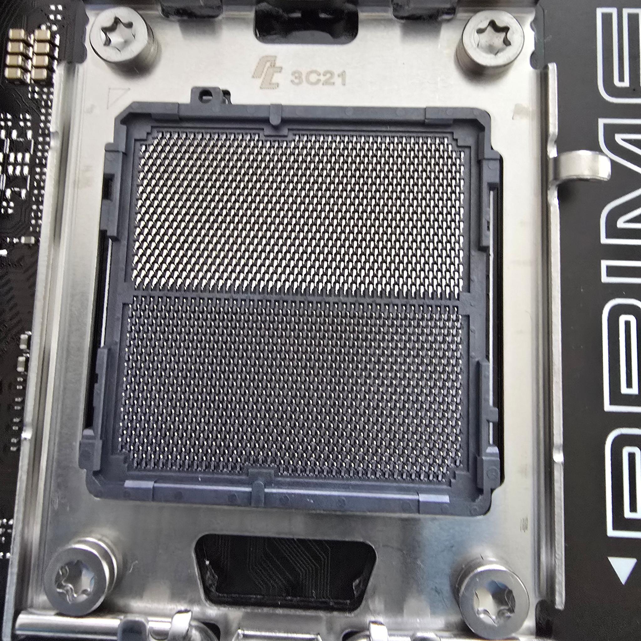 ASUS X670E Prime Motherboard, 1TB Samsung 970 NVME, 4 Lian Li 140mm Uni Fans