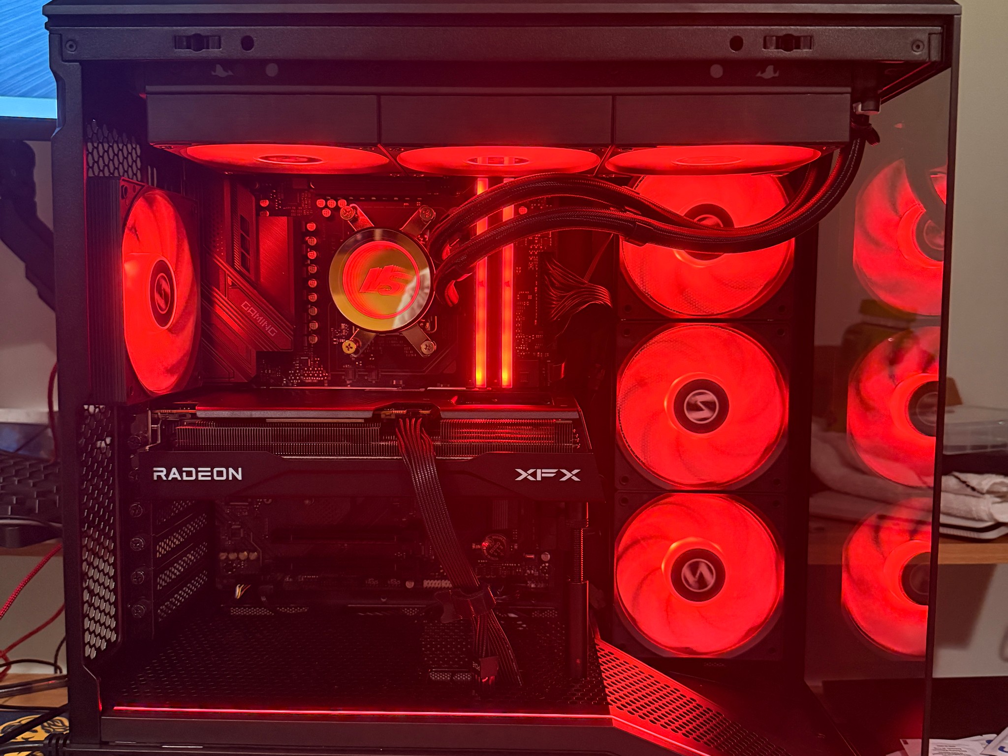 Custom Gaming PC, AMD ryzen 7 7800x3d, 9060xt 16gb, gen5 1tb nvme, 32gb ddr5 6000