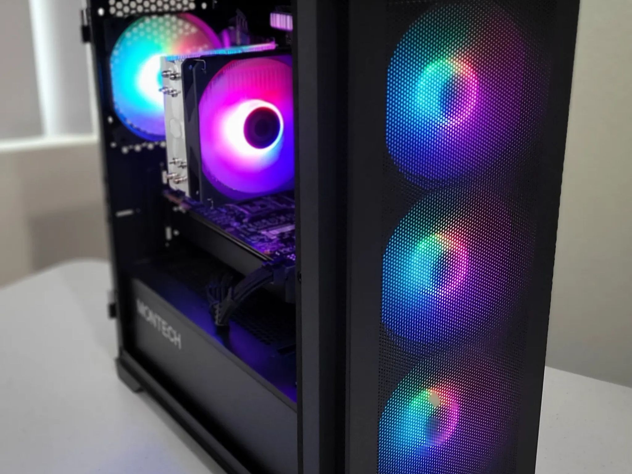 Black Gaming PC (Ryzen 5 2600X + GTX 1070 Ti + 1TB SSD + 16GB RAM