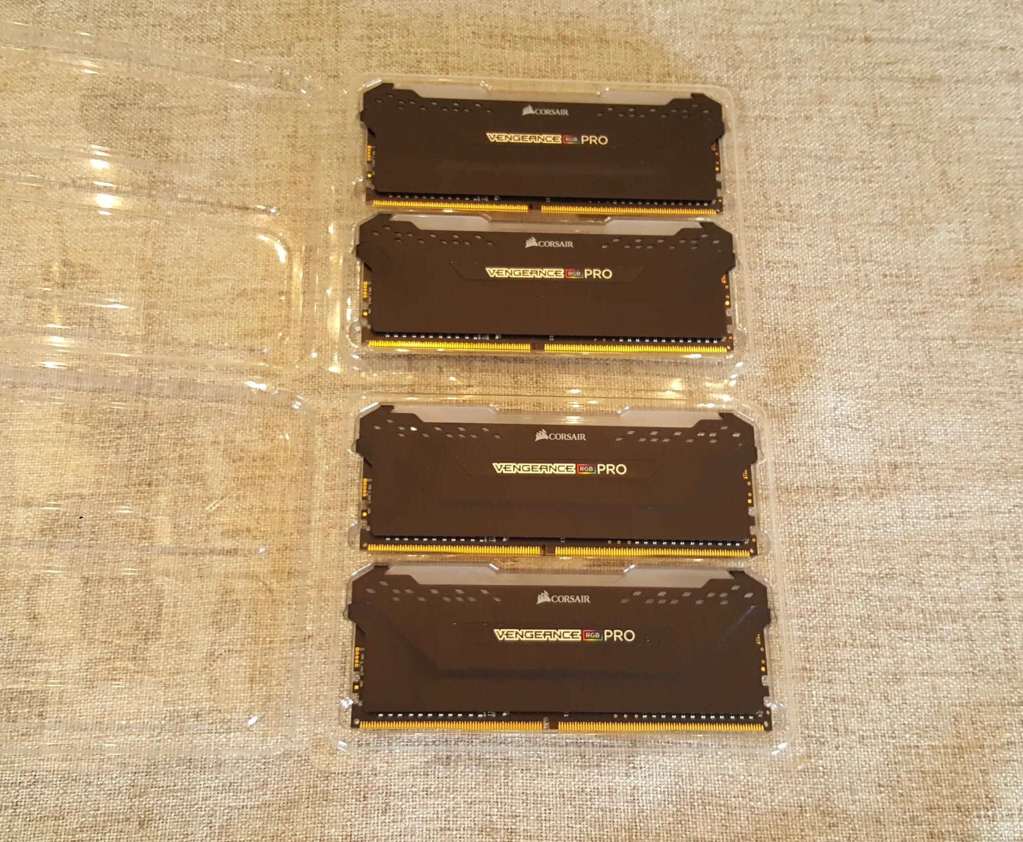 32GB Corsair Vengeance RGB PRO DDR4 (4X8) 3200MHz