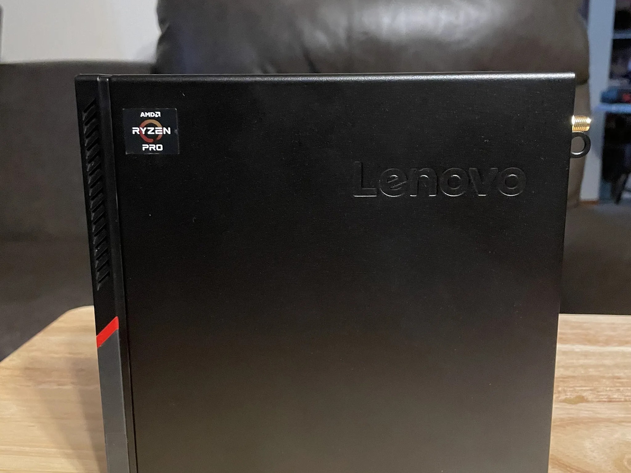 Lenovo ThinkCentre M715q Tiny