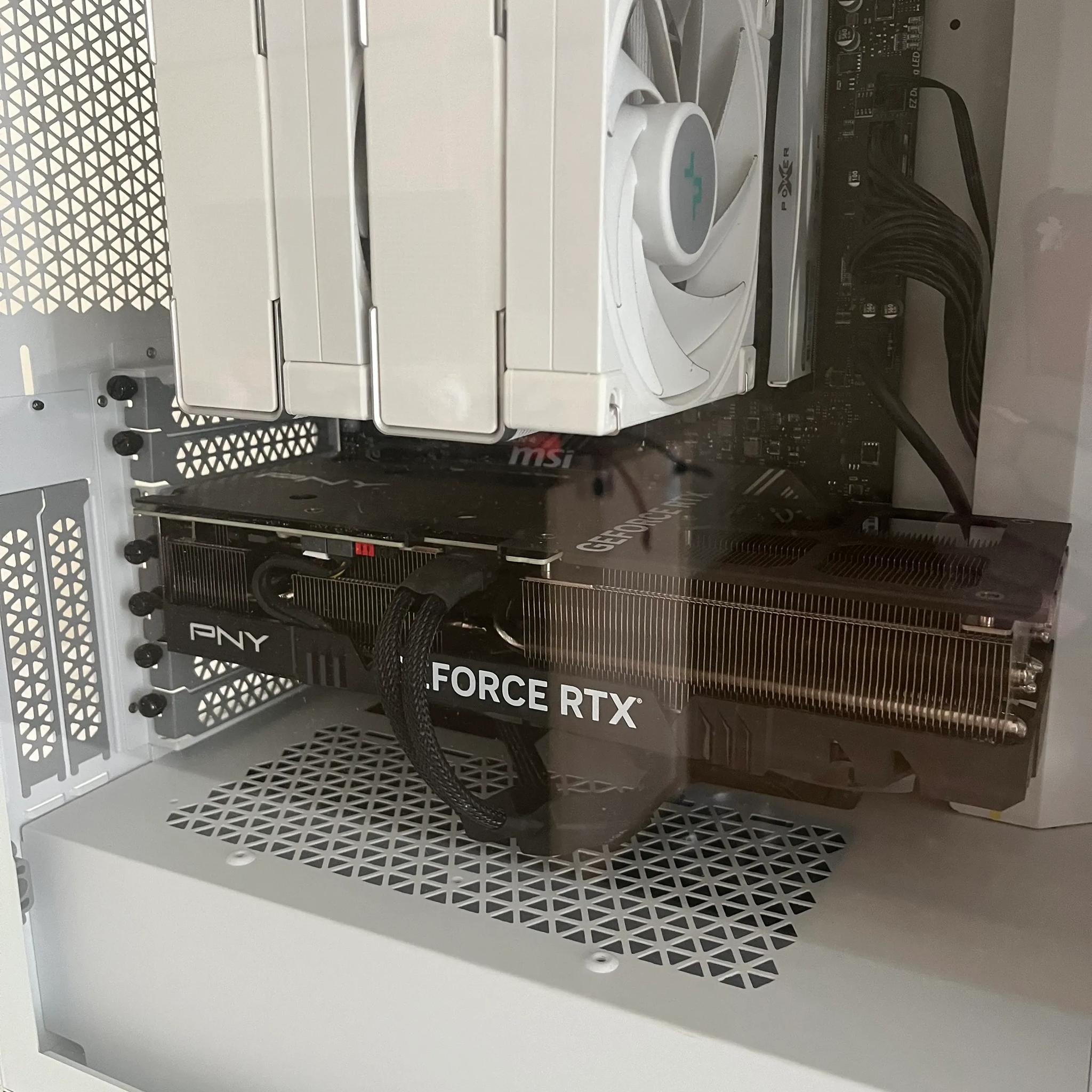 Gaming PC, White, Good Condition