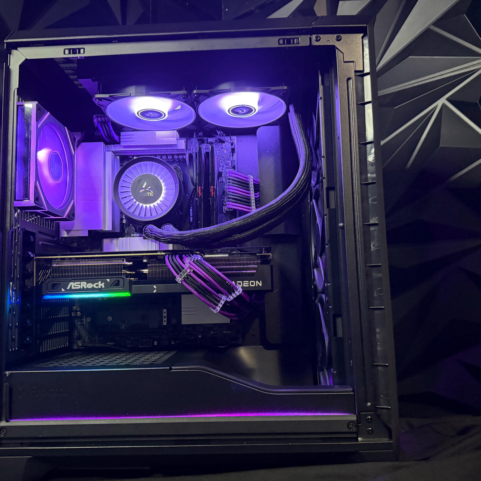 💜🌆 VIOLET CITY 🌆💜Ryzen 5 9600X| RX 9070XT| 32 GB DDR5|2 TB NVMe| 850W PSU