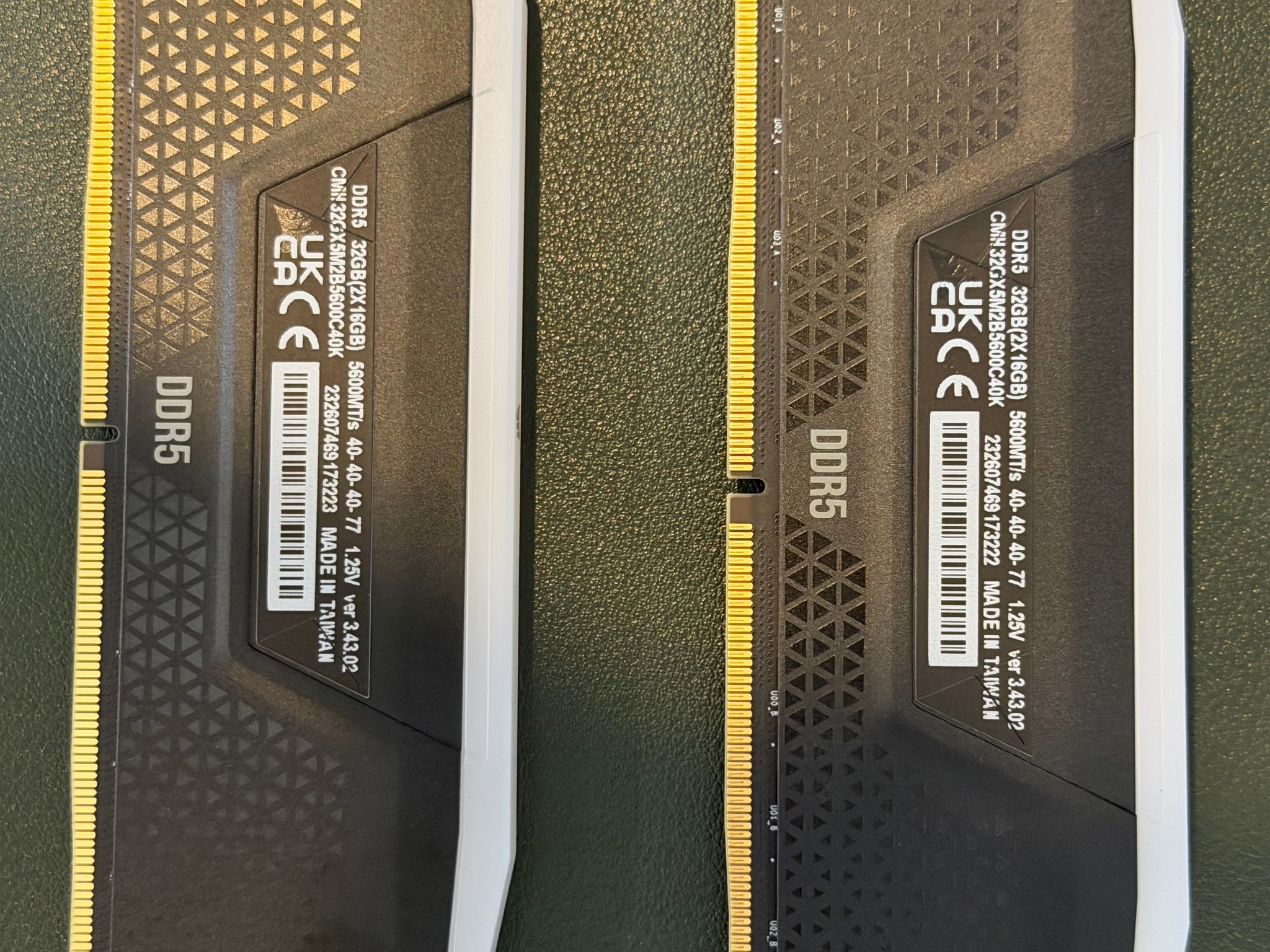 Corsair Vengeance RGB 32GB (2x16GB) DDR5-5600 CL40 (CMH32GX5M2B5600C40K)