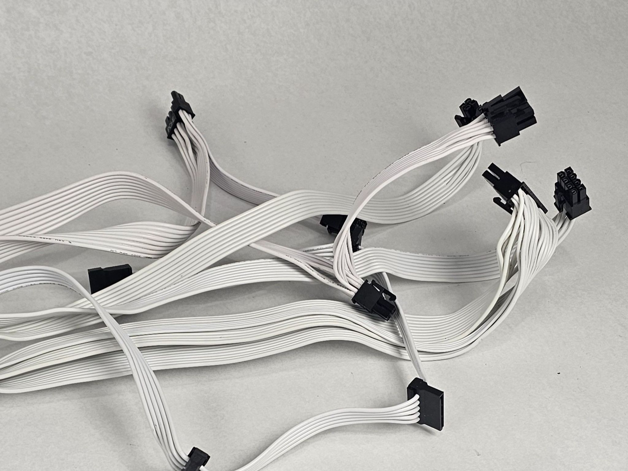 White 850 Watt PSU Cooler Master V850 Power Supply