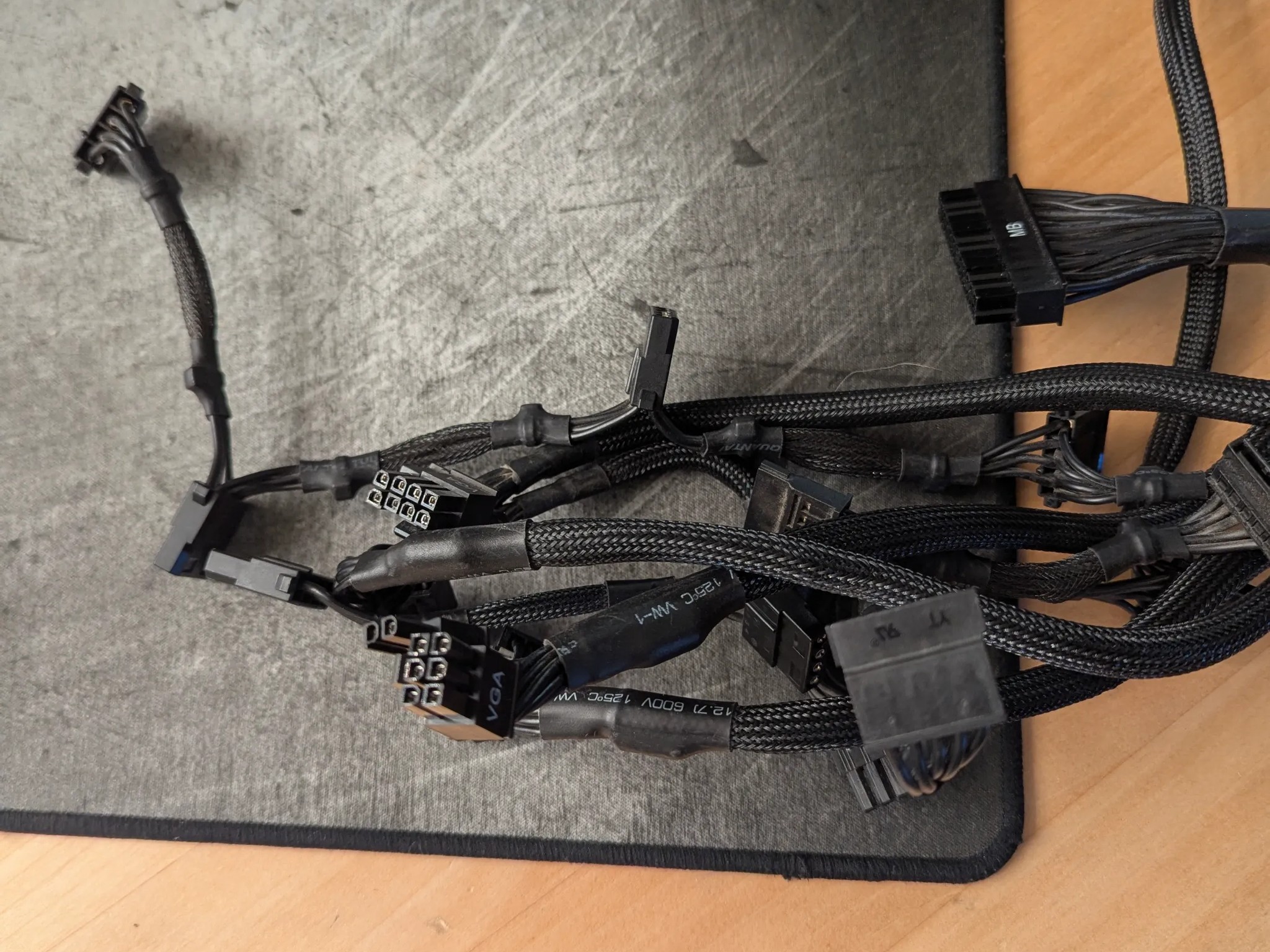 🔹 EVGA SuperNOVA 1600W P2 | Fully modular | 80+ Platinum