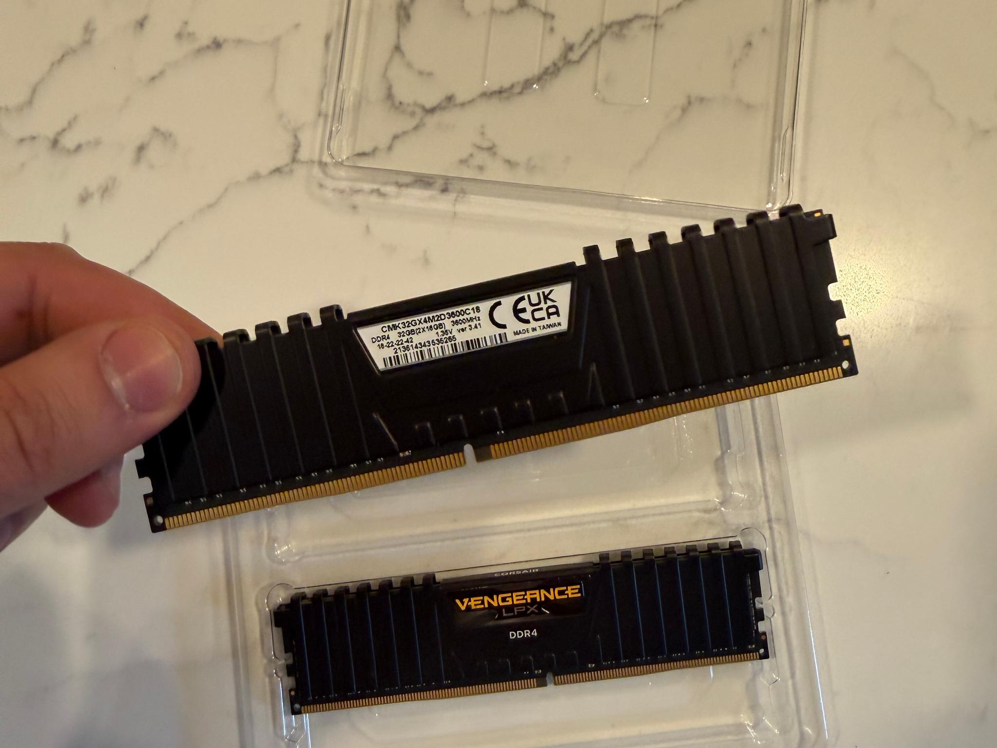 CORSAIR VENGEANCE LPX 32GB (2x16GB) DDR4 3600MHz