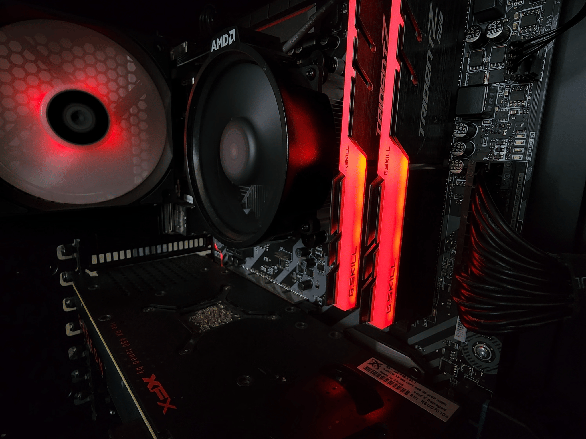 AMD Ryzen 3 2200G // XFX Radeon RX 480 8GB // GSKILL 16GB 3000MHz
