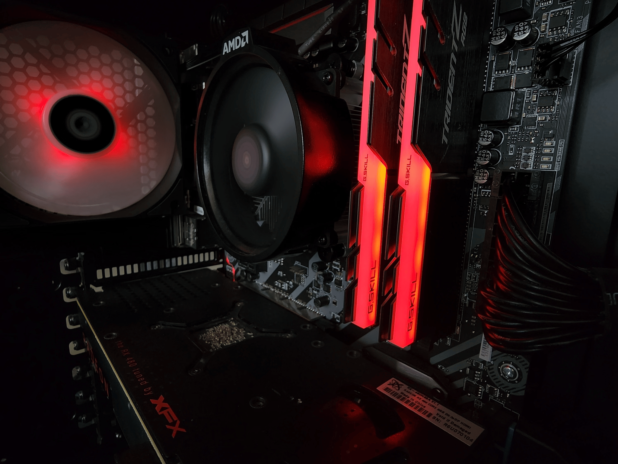 AMD Ryzen 3 2200G // XFX Radeon RX 480 8GB // GSKILL 16GB 3000MHz