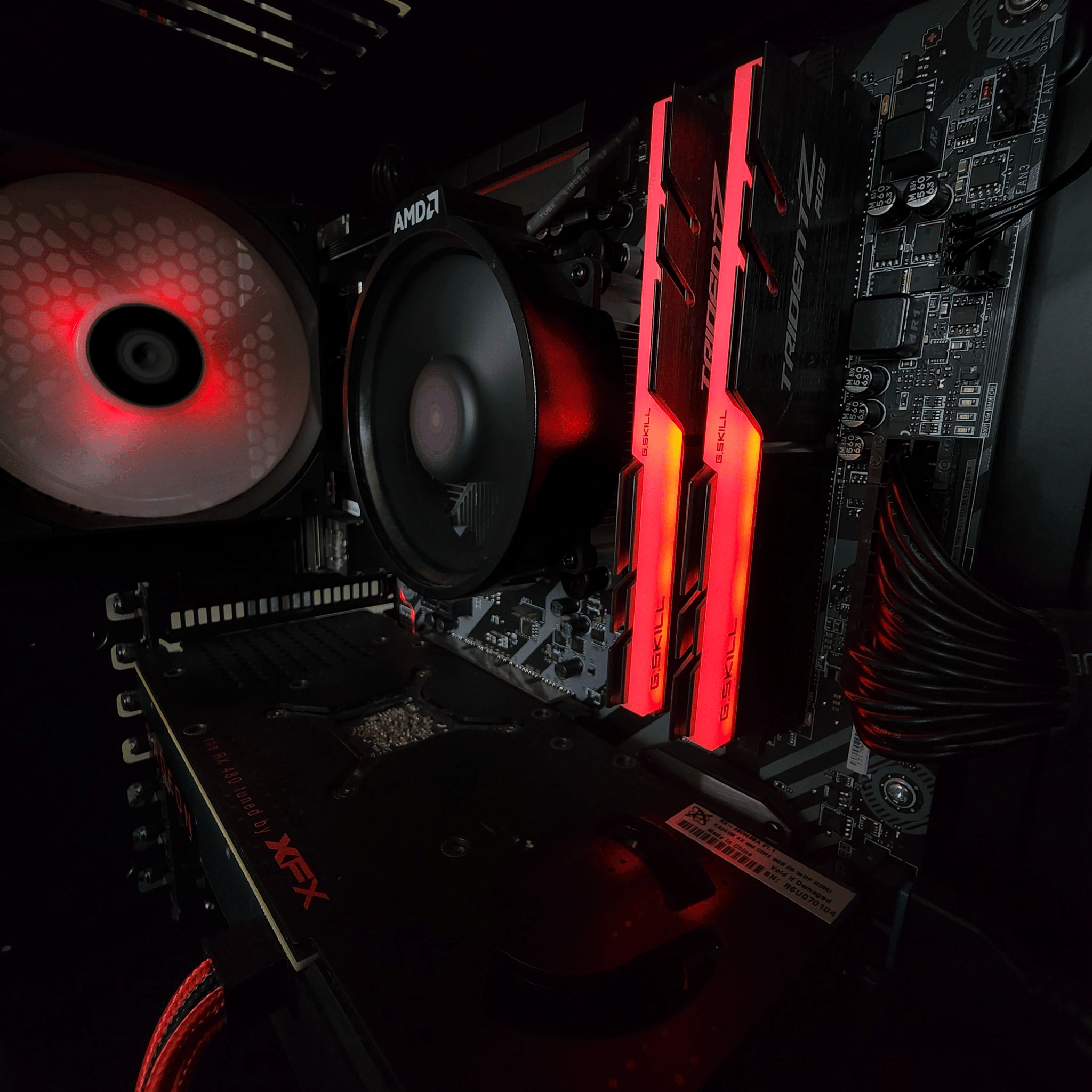 AMD Ryzen 3 2200G // XFX Radeon RX 480 8GB // GSKILL 16GB 3000MHz