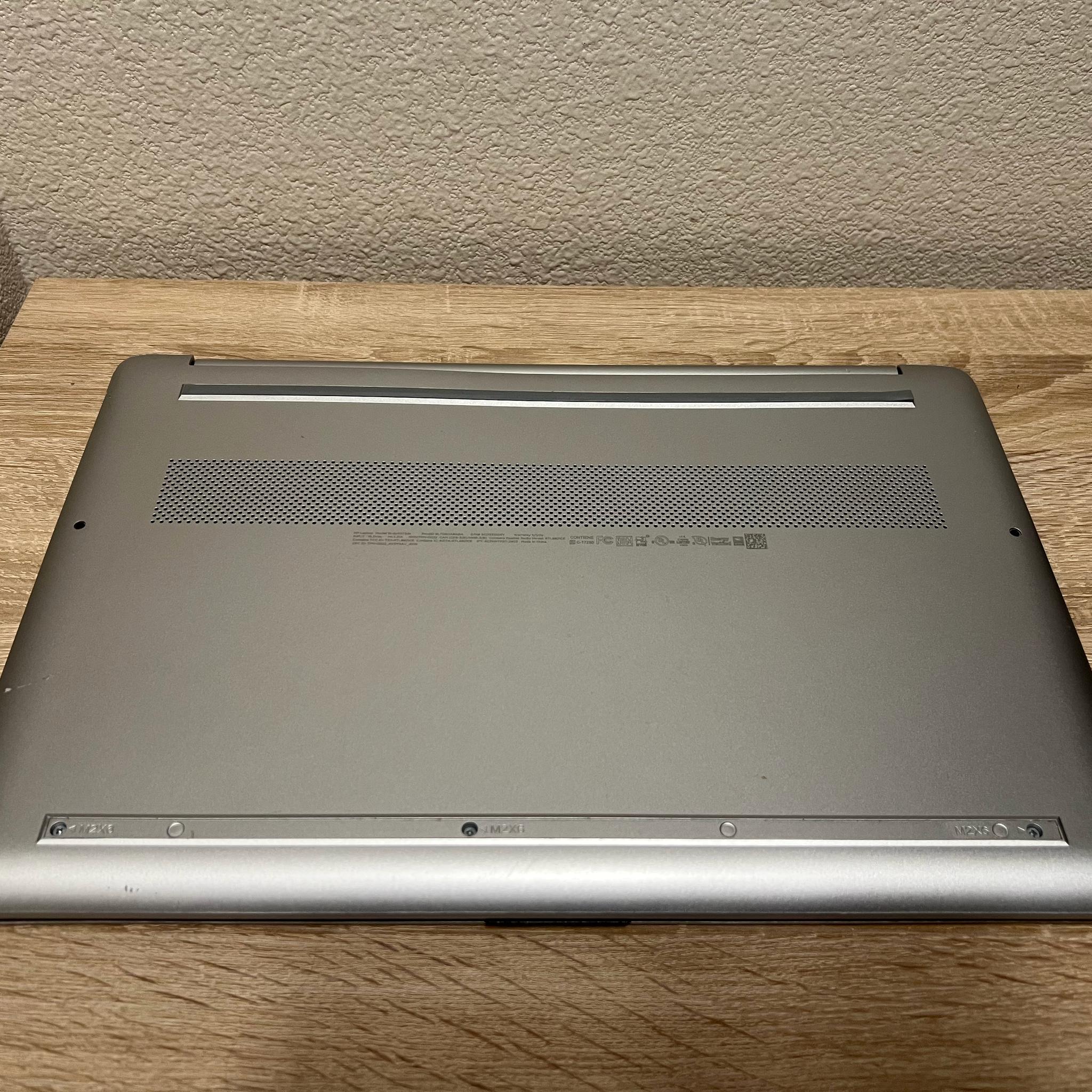 HP 15-dy5073dx - Core i7-1255U - 512GB SSD - 16GB RAM - Case & charger!
