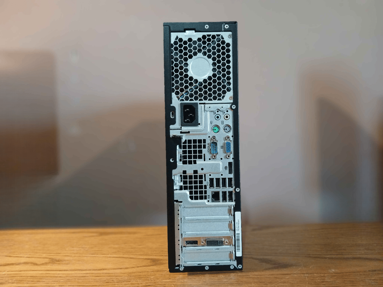 SFF | Xeon e3-1240 | r5 430 | 12gb 1333MHz | 240gb ssd