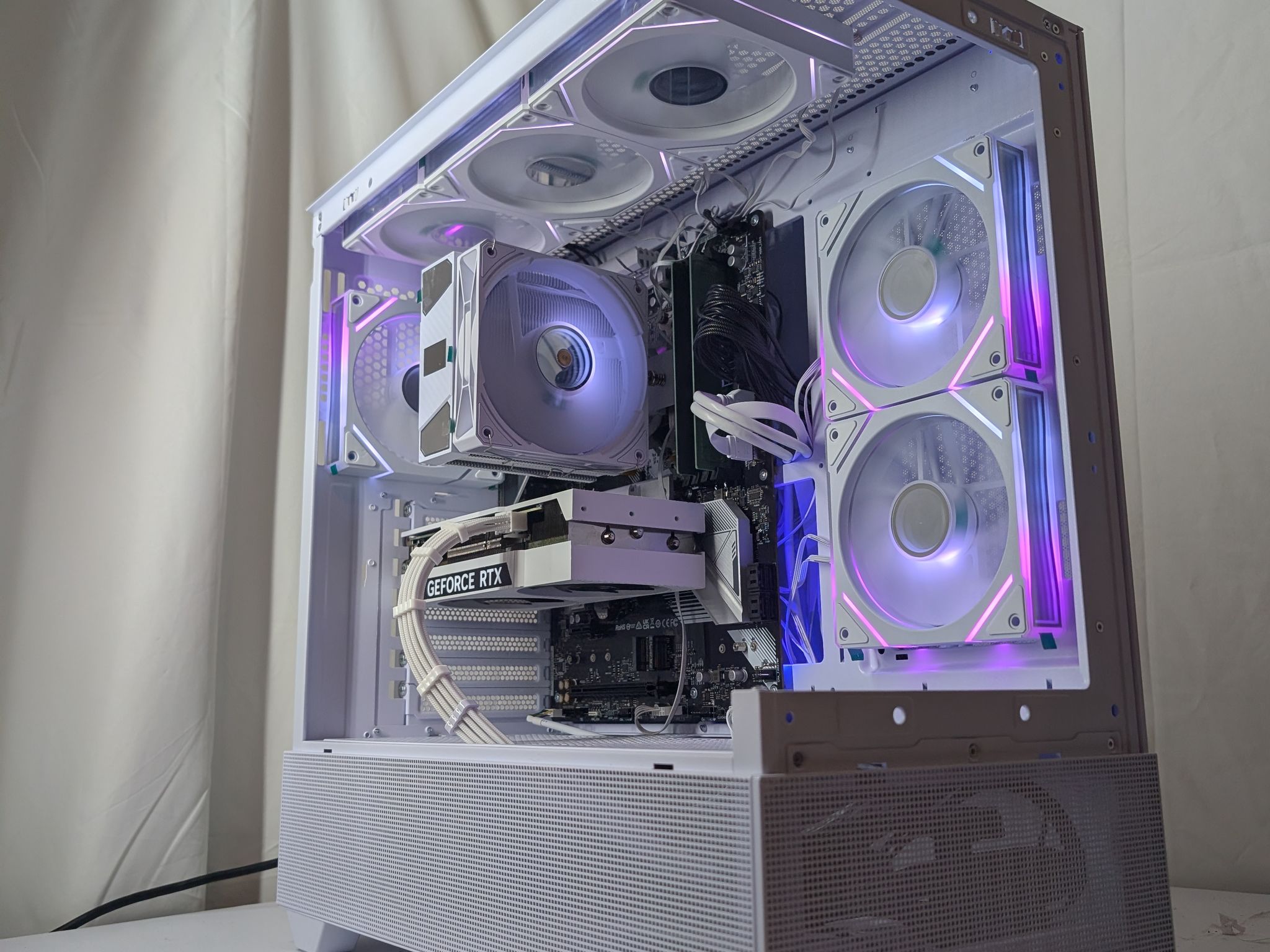 RTX 4070 | RYZEN 5 7600X | 16gb DDR5 | 1TB NVME | ALL WHITE
