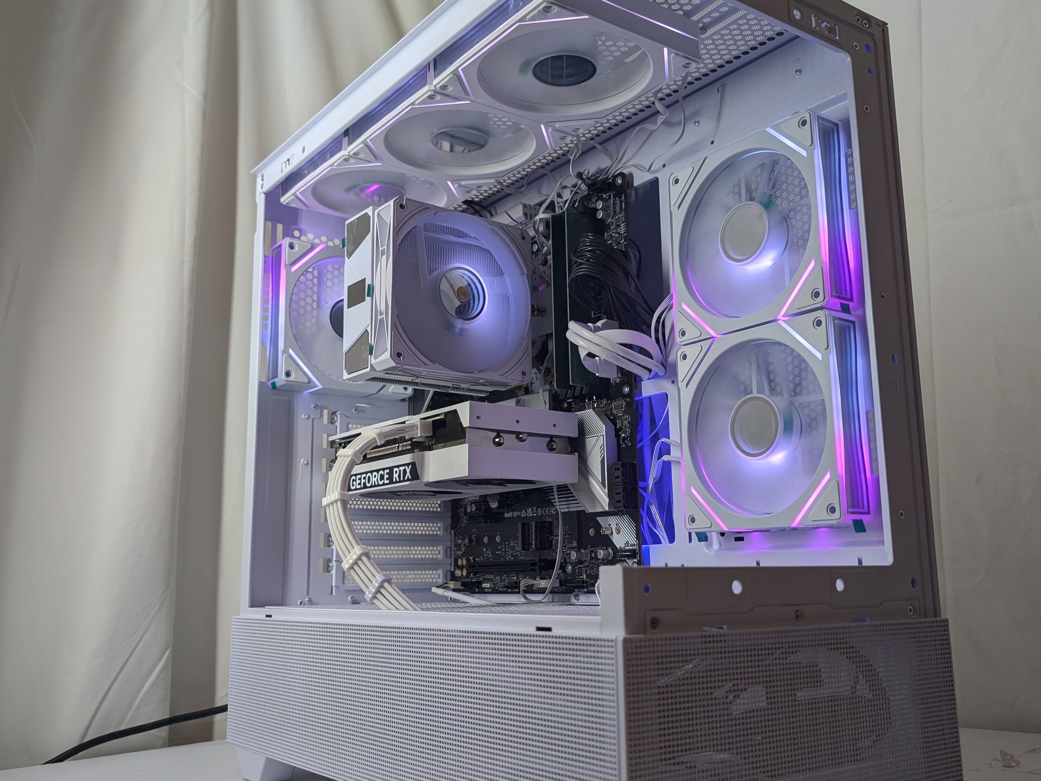 RTX 4070 | RYZEN 5 7600X | 16gb DDR5 | 1TB NVME | ALL WHITE