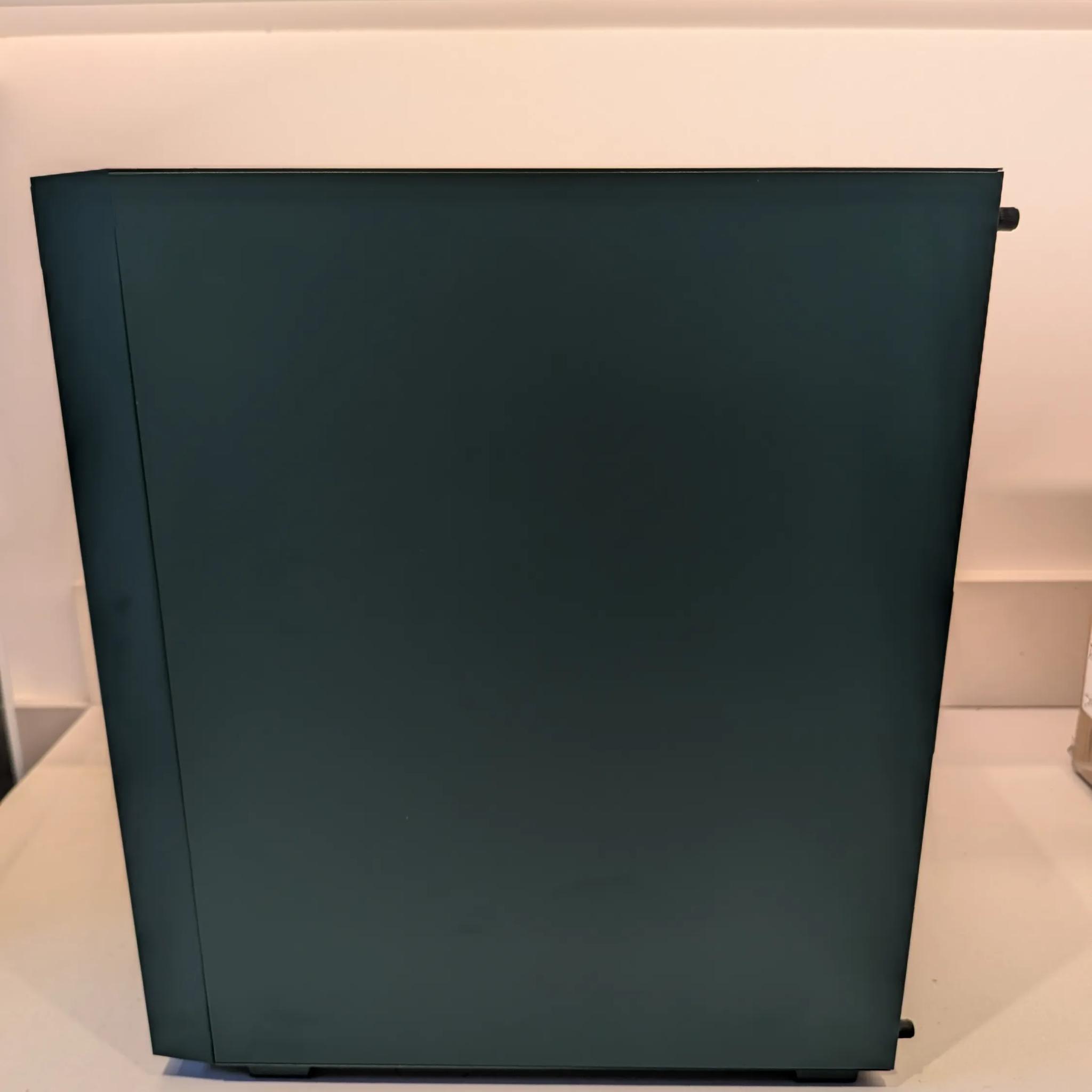 The Lean Green Gaming PC - Radeon RX 9070, Intel Core i5 12th Gen, 32 GB RAM, 4 TB