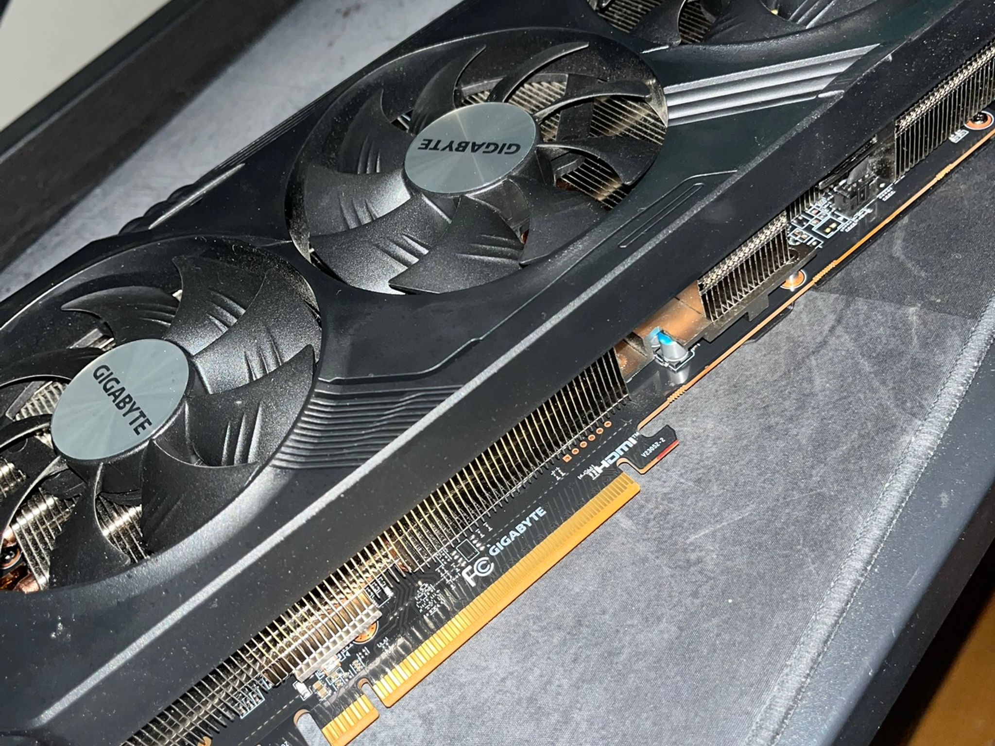 GIGABYTE Radeon RX 7700 XT