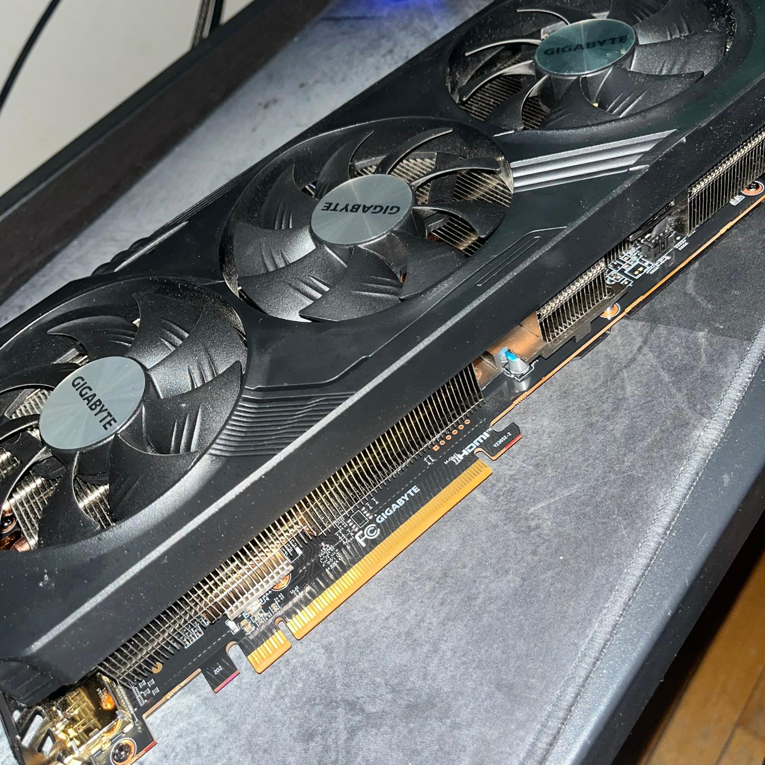 GIGABYTE Radeon RX 7700 XT