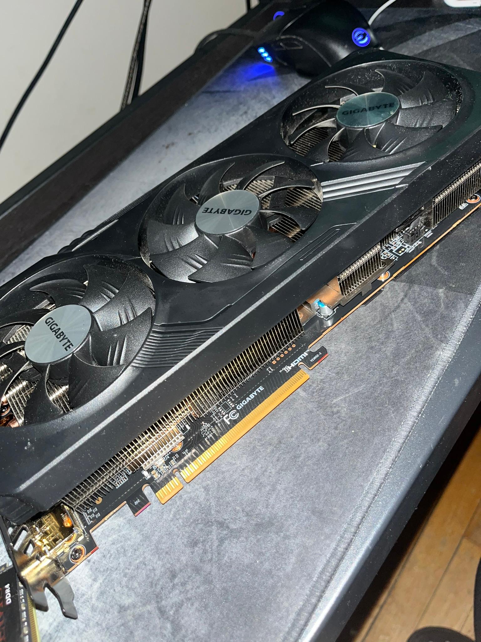 GIGABYTE Radeon RX 7700 XT