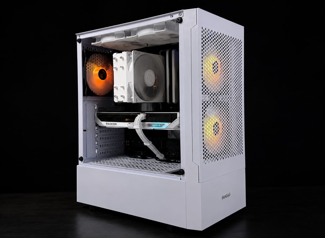 Arctic Gaming PC | RX9060XT, Ryzen 7 5700X | 16GB DDR4 | 1TB NVMe