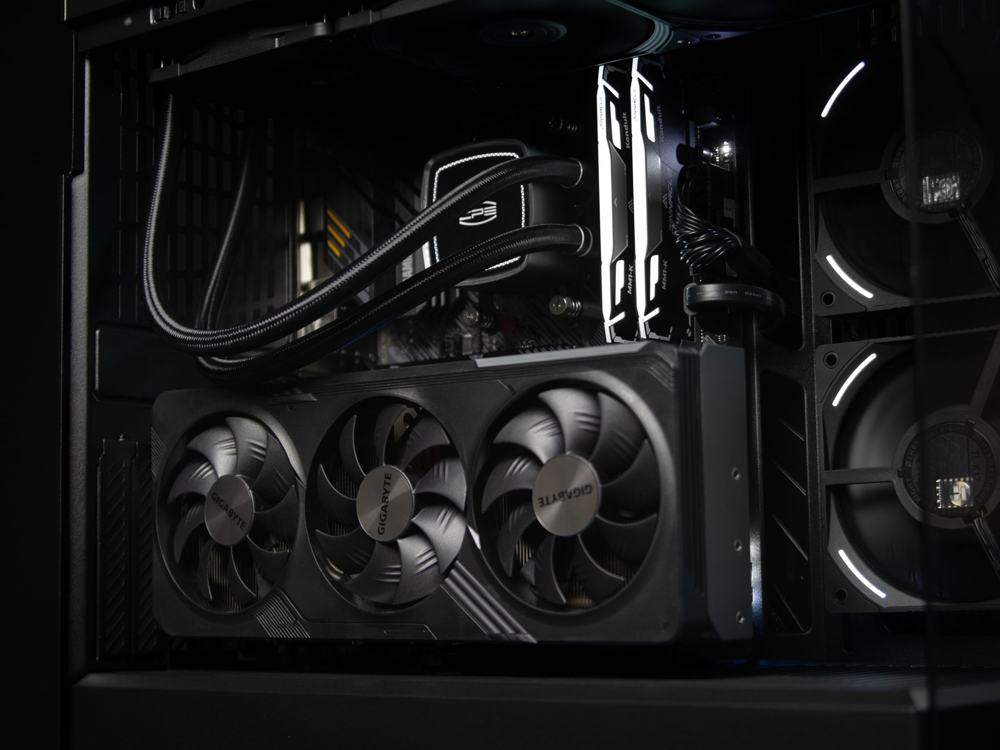 “Predarc” RX 7700 XT 32GB Ryzen 7 Windows 11 1TB Gaming PC Powerhouse