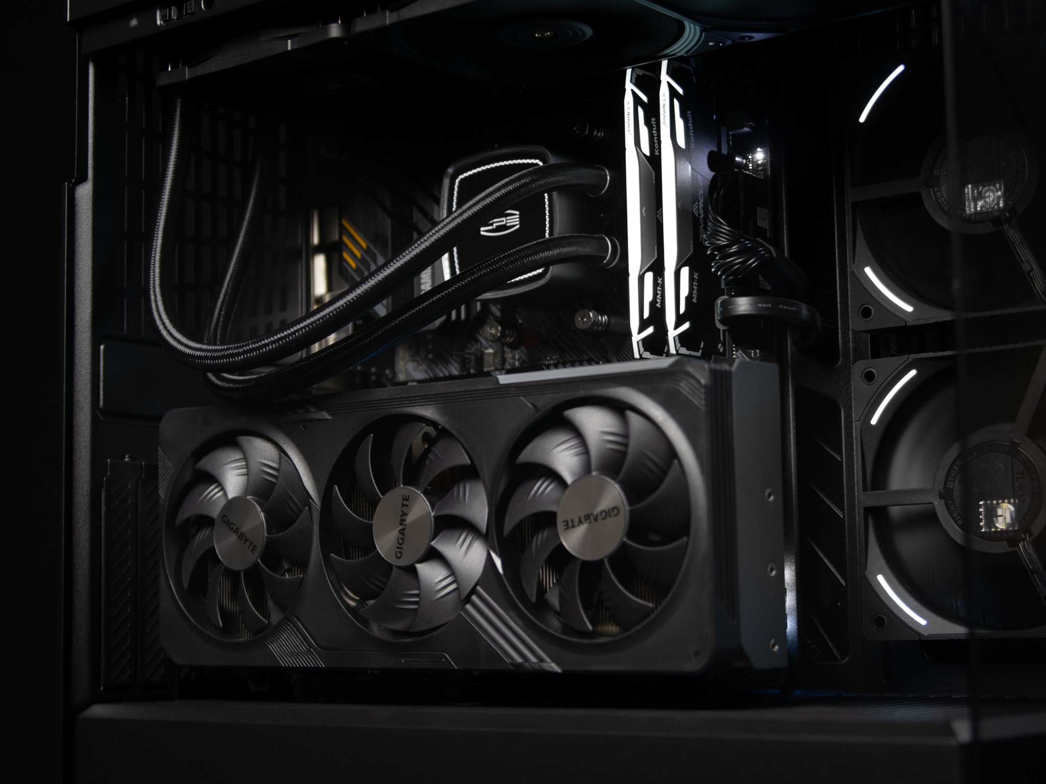 “Predarc” RX 7700 XT 32GB Ryzen 7 Windows 11 1TB Gaming PC Powerhouse