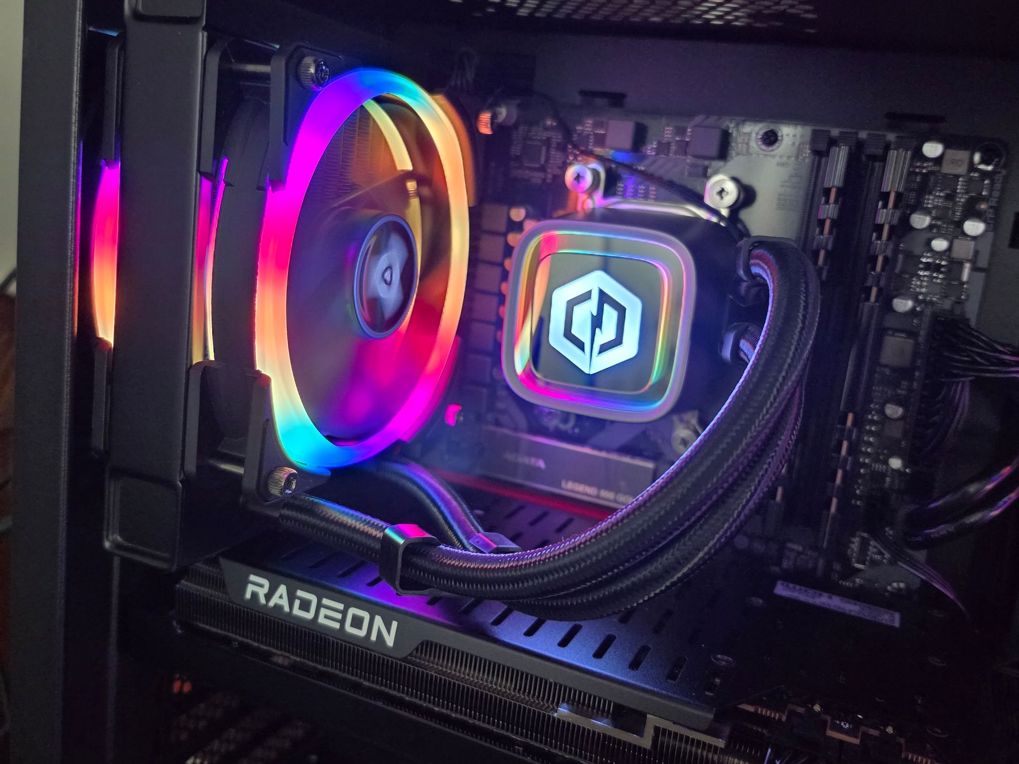 Phantom Blade - RX 7800 XT Gaming PC - Ryzen 7 8700F, 2TB NVMe, 32GB DDR5
