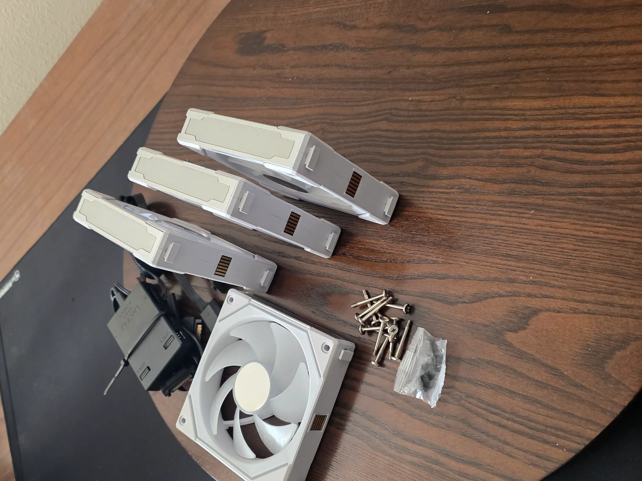 4X Lian Li UNI Fan SL Infinity 120mm Case Fans w/ Controller - 3 Reverse & 1 Standard Blade