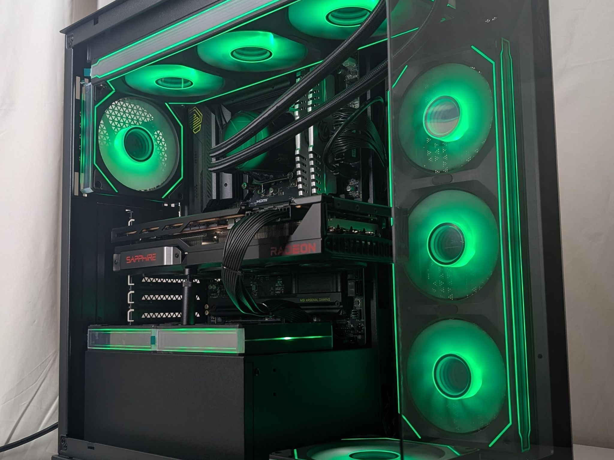 7900XTX | CORE ULTRA 5 245KF | 32GB DDR5 | 2TB NVME | 1000W