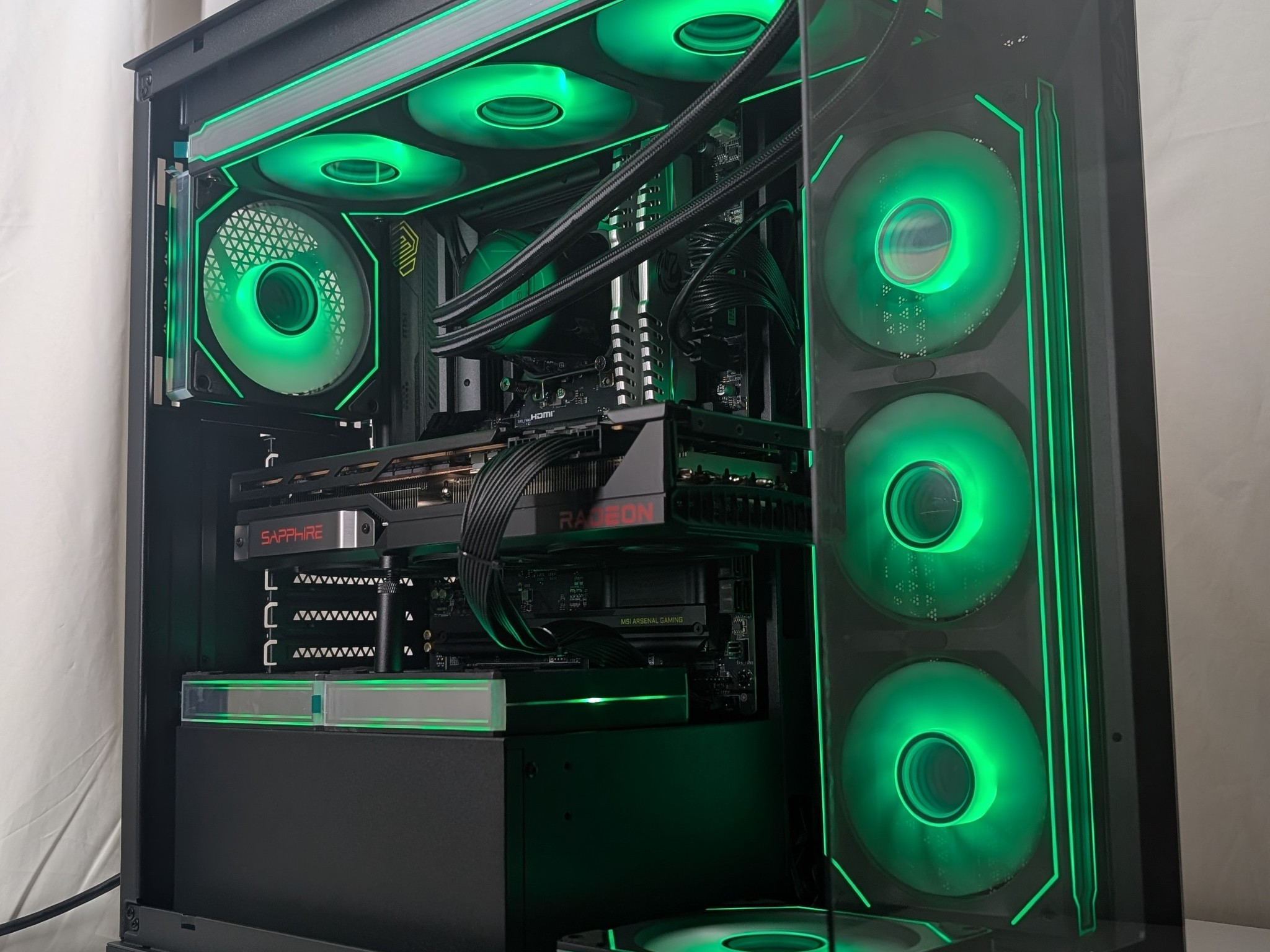 7900XTX | CORE ULTRA 5 245KF | 32GB DDR5 | 2TB NVME | 1000W