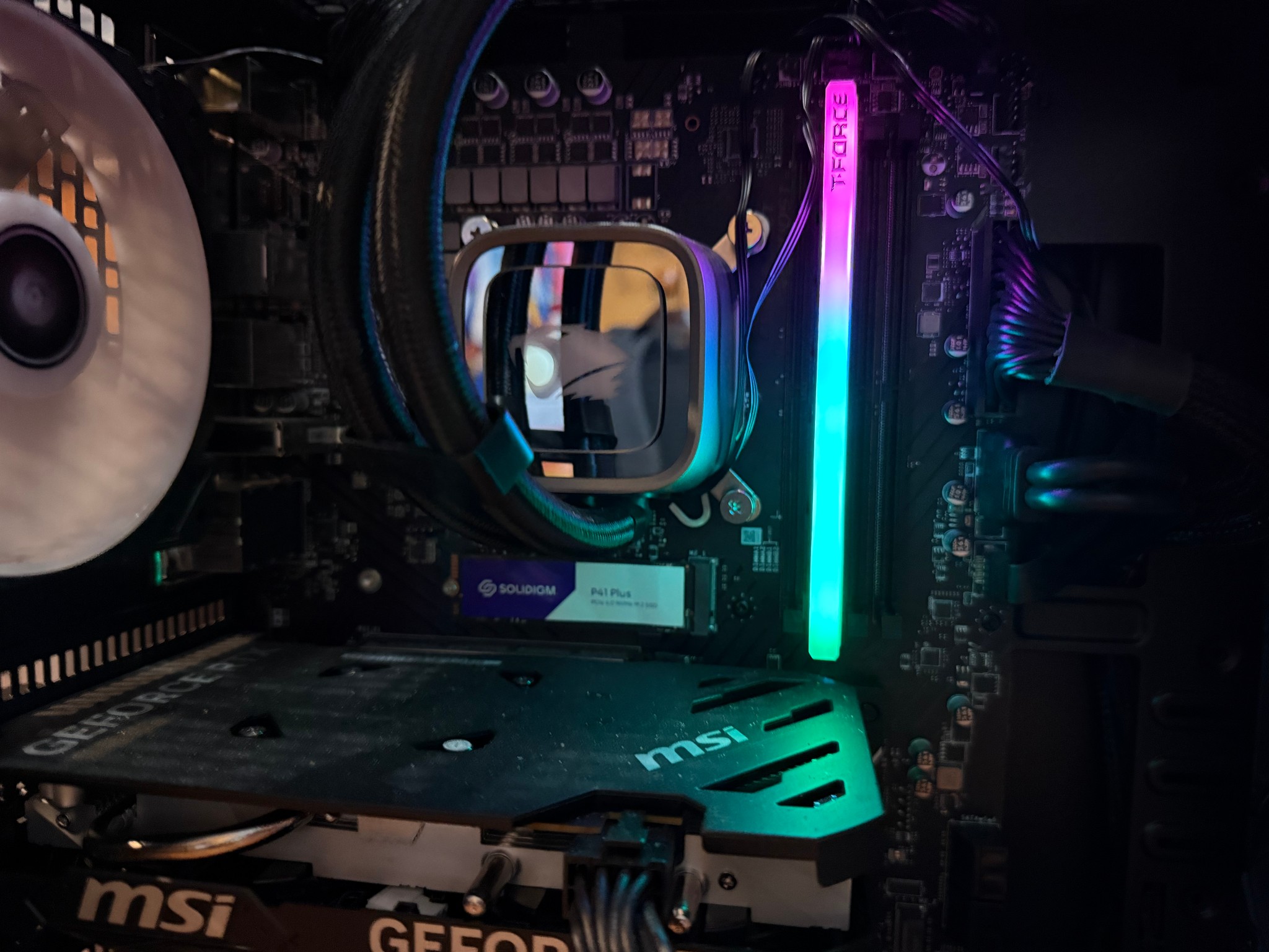 TeamGroup T-Force Delta RGB 16GB (1x16GB) RAM DDR5 5200MHz FF4D532G6000HC30DC01