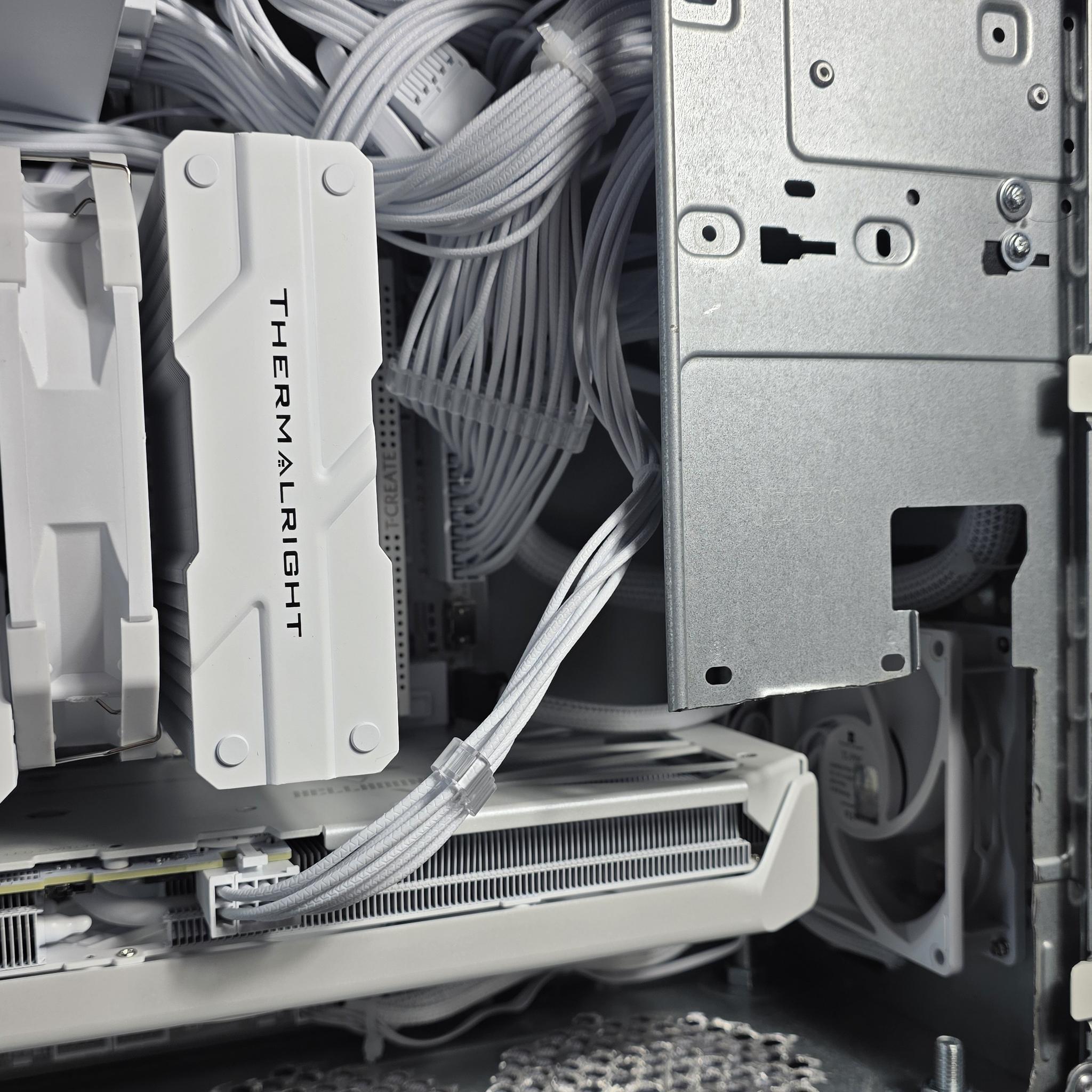 White Hi End Gaming PC Sleeper Custom AMD Ryzen 7 9700x RX 9060 xt 16gb 32gb ddr5 4TB NVME