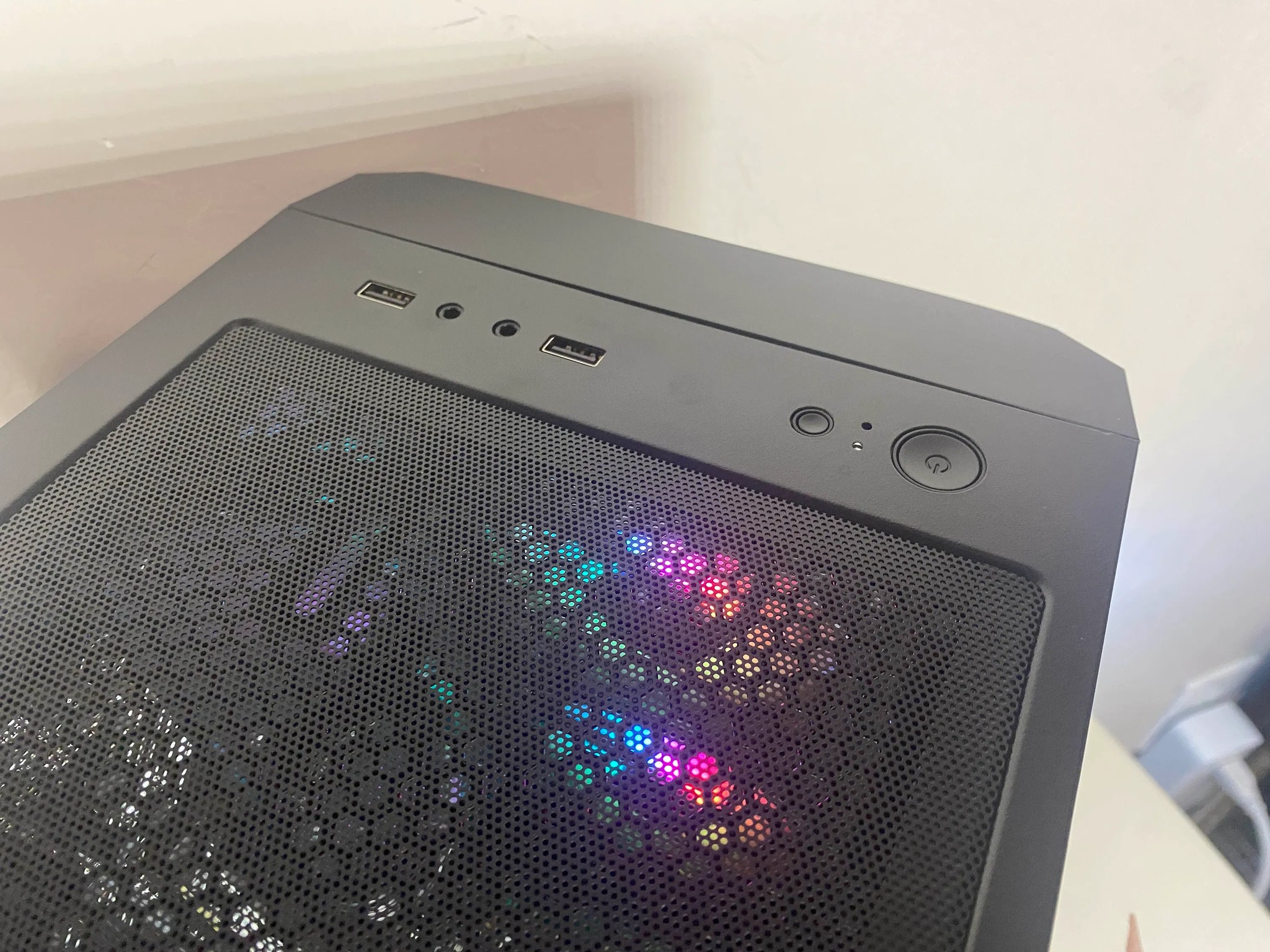 🎨Custom Built RGB GTX 1070 PC🎨| Ryzen 3100, 16gb RAM, 1.5TB Storage | Fortnite, GTA, CoD, more!