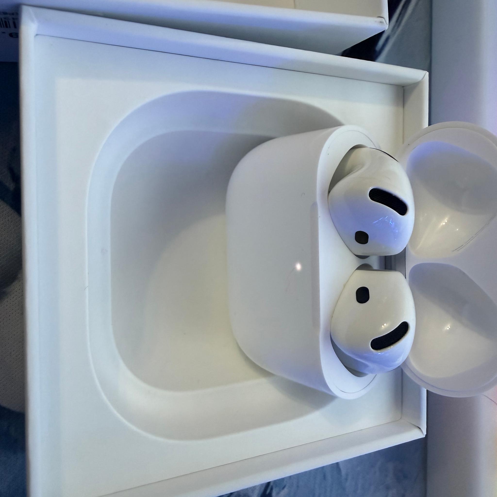Brand new Airpods 4 Never Used