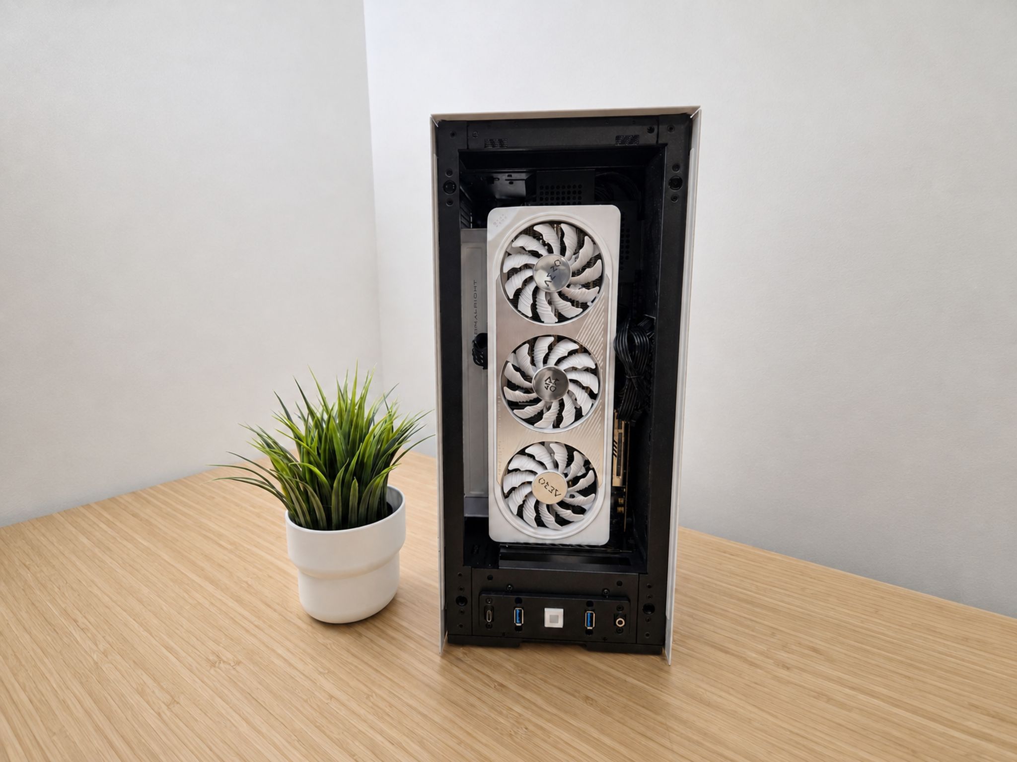 Ryzen 5 7500X3D + RTX 4060 Mini-ITX Gaming PC | Hyte Revolt 3 | Built by PYUR