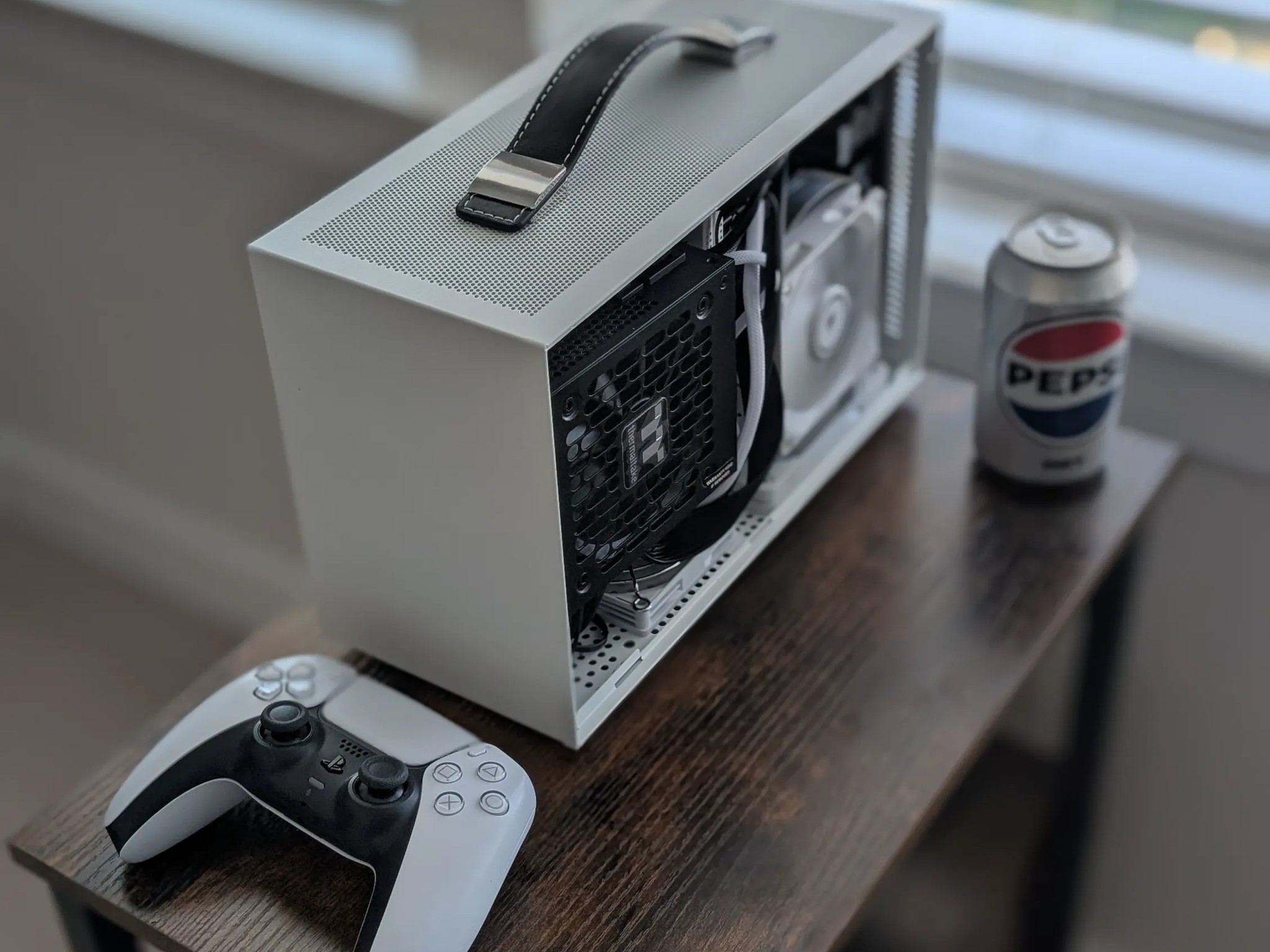 5070 + 9600X - Tiny White Mini ITX PC (8.1L) - Full size GPU