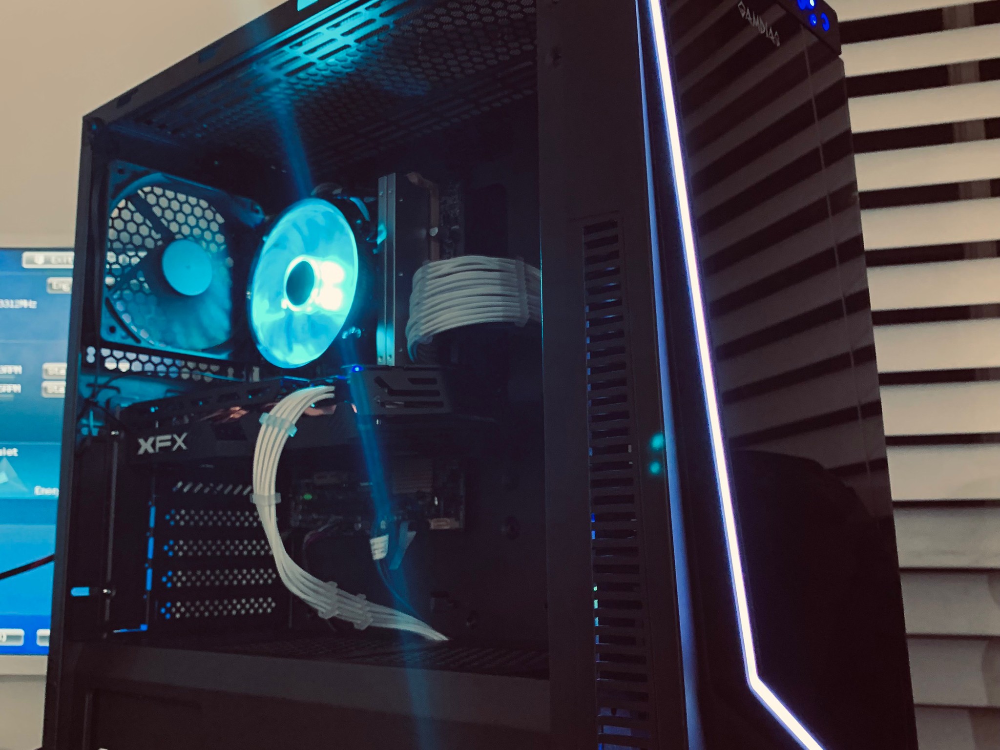 110+FPS Esports |  Intel i5, Radeon RX 580, 16GB RAM, 512GB SSD, RGB budget Gaming PC