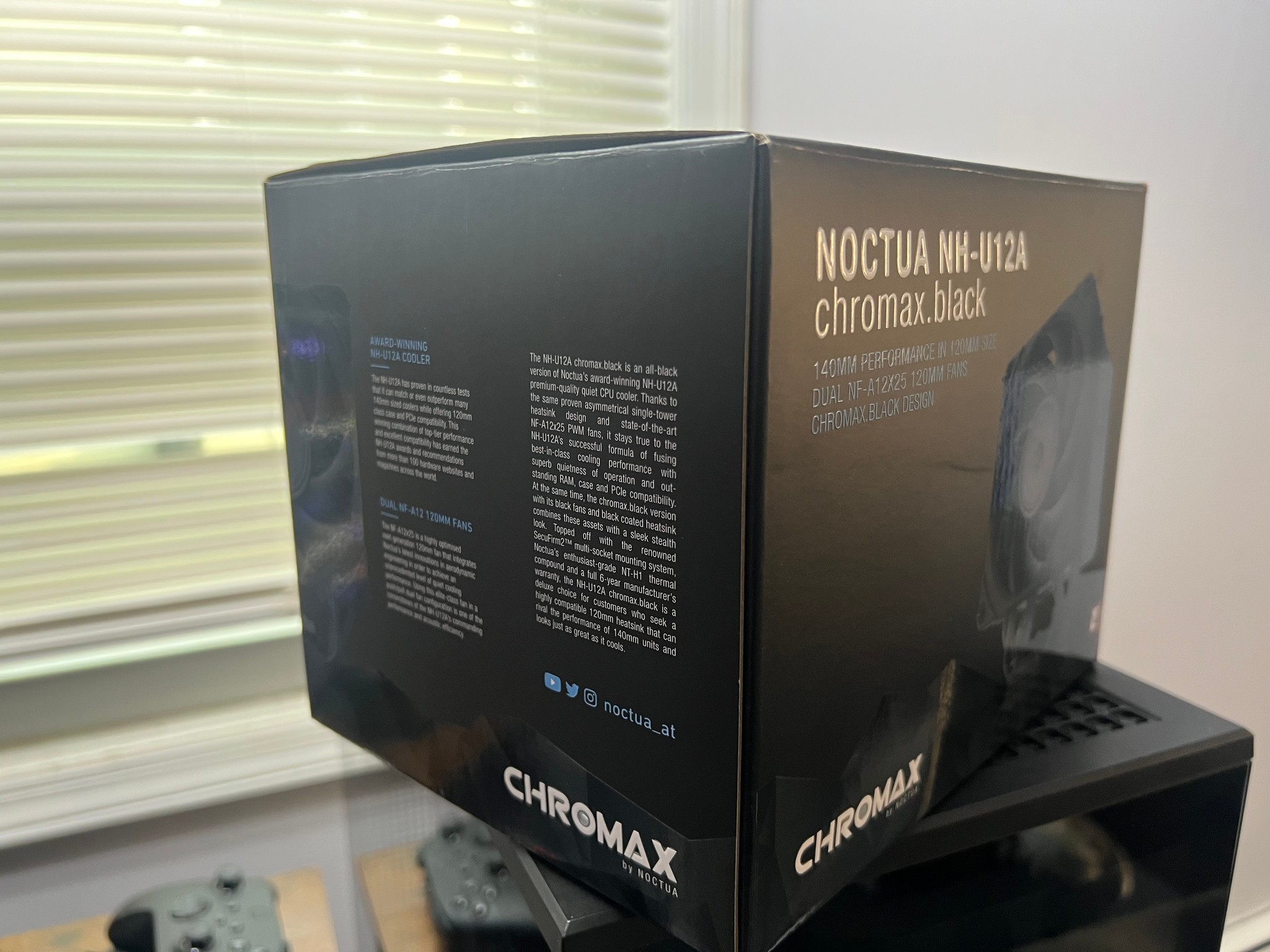 Noctua NH-U12A chromax.Black, 120mm Single-Tower CPU Cooler (Black)