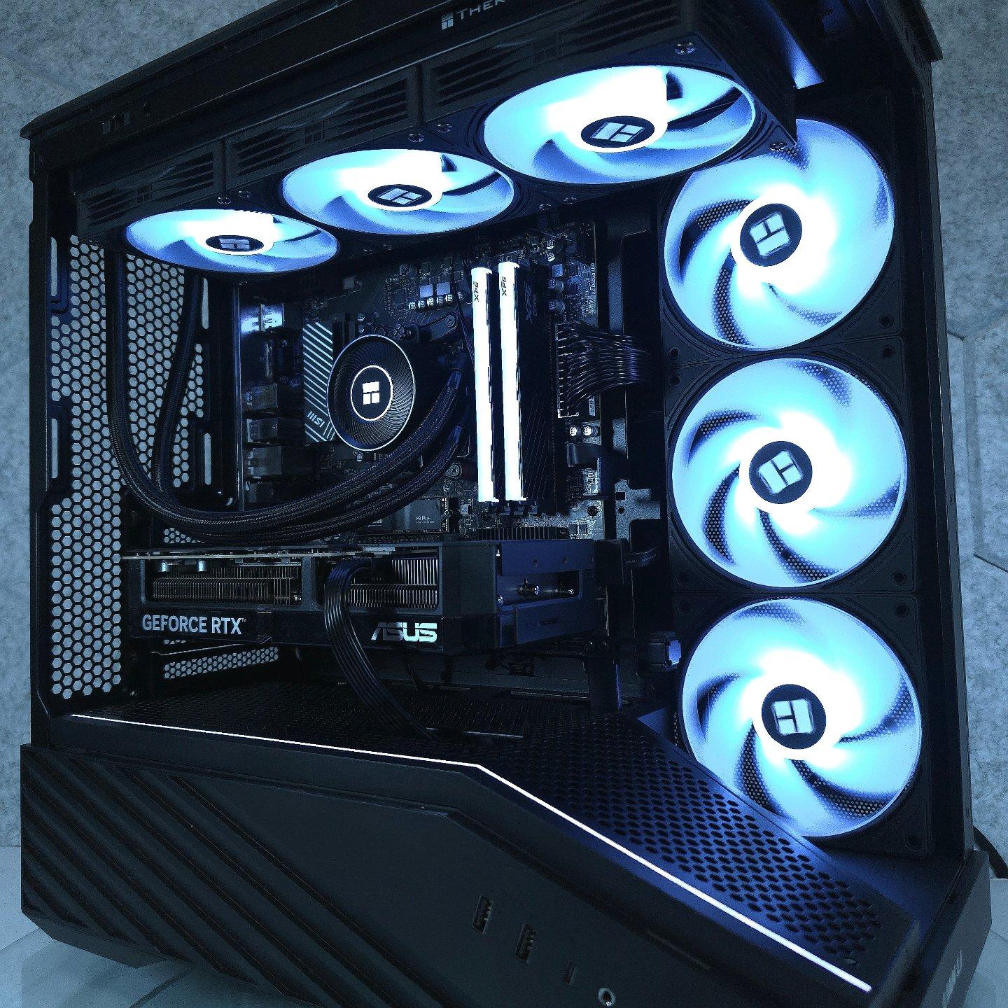 ASUS RTX 5070 🖤 Ryzen 7 9800X3D