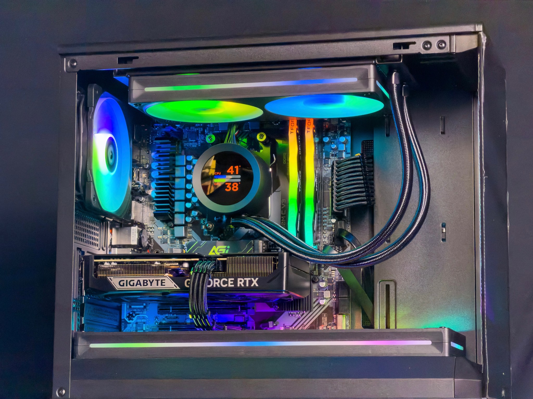 Lumenforge | RTX 5060ti 16gb | R5 7600x | RGB 16gb DDR5 | 1TB SSD