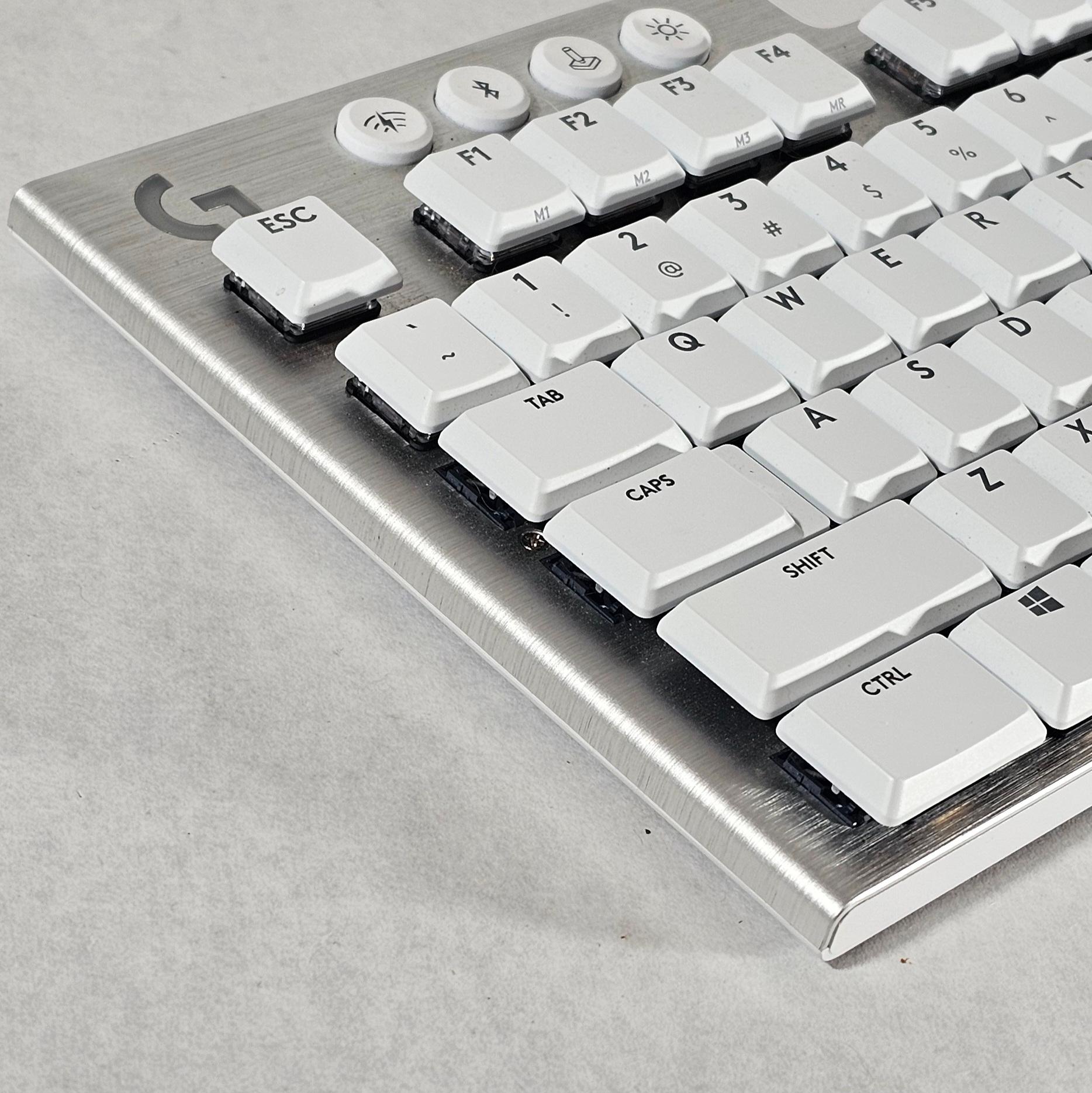 Logitech G915 TKL LIGHTSPEED Wireless RGB Mechanical Gaming Keyboard (Tactile) - White/Silver