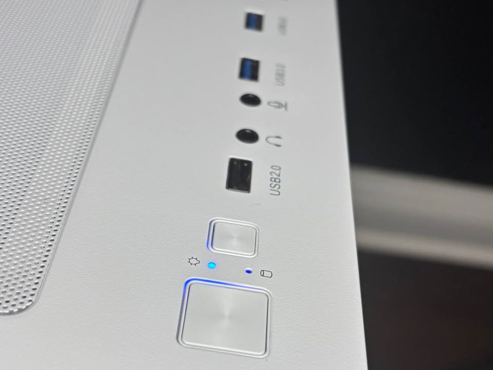White Gaming PC (RTX 3060 Ti 8GB + Intel Core I7-10700K)