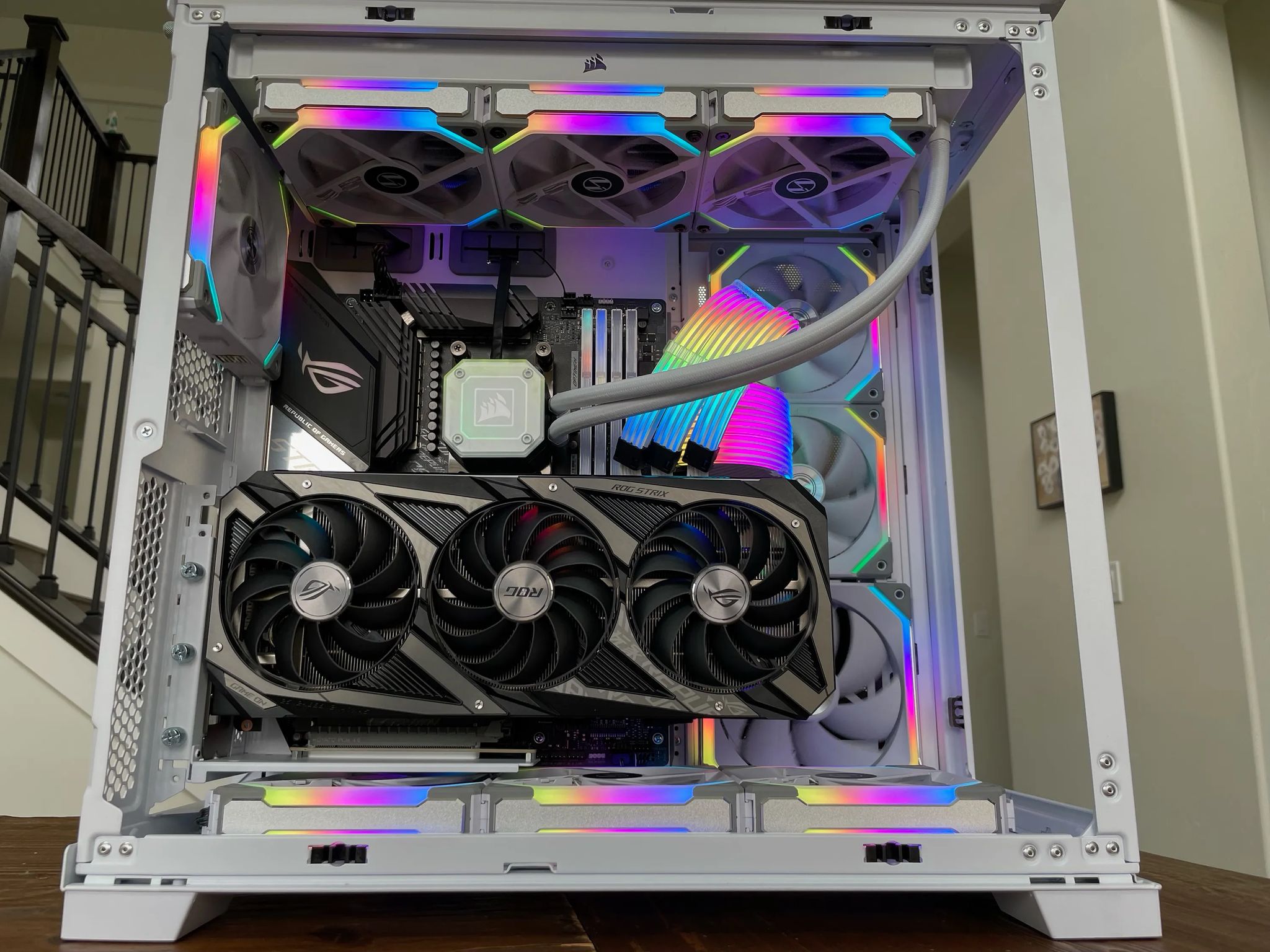 White Beast: RTX 3090 STRIX 24GB, Ryzen 9 5900X, 32GB DDR4 3600MHz Corsair Vengeance RAM, 5TB