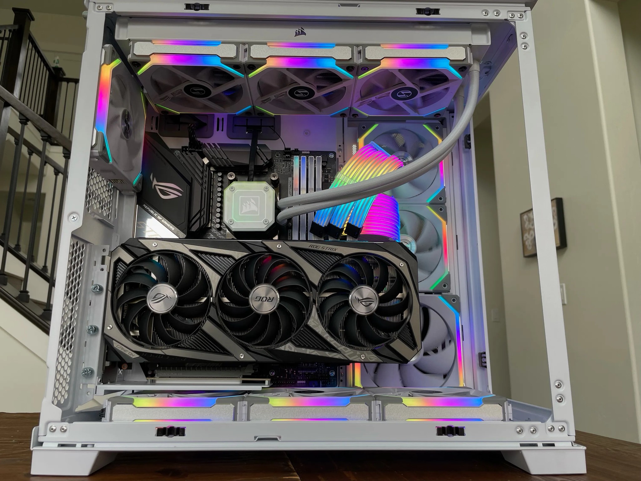 White Beast: RTX 3090 STRIX 24GB, Ryzen 9 5900X, 32GB DDR4 3600MHz Corsair Vengeance RAM, 5TB