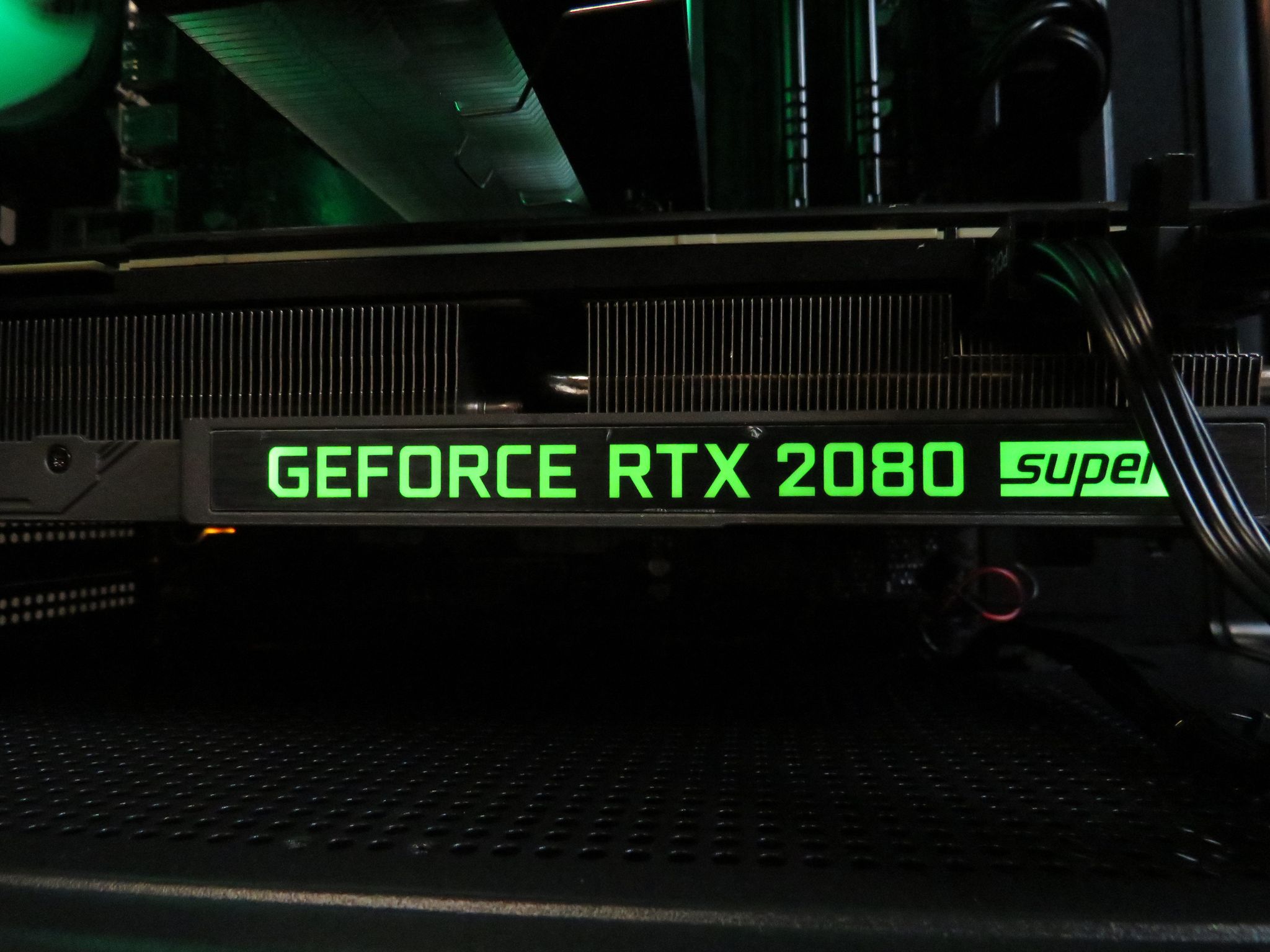Amazing Mid-Range Gamer: Ryzen 5 3600 + RTX 2080 Super + 16 GB DDR4 + 1 TB SSD