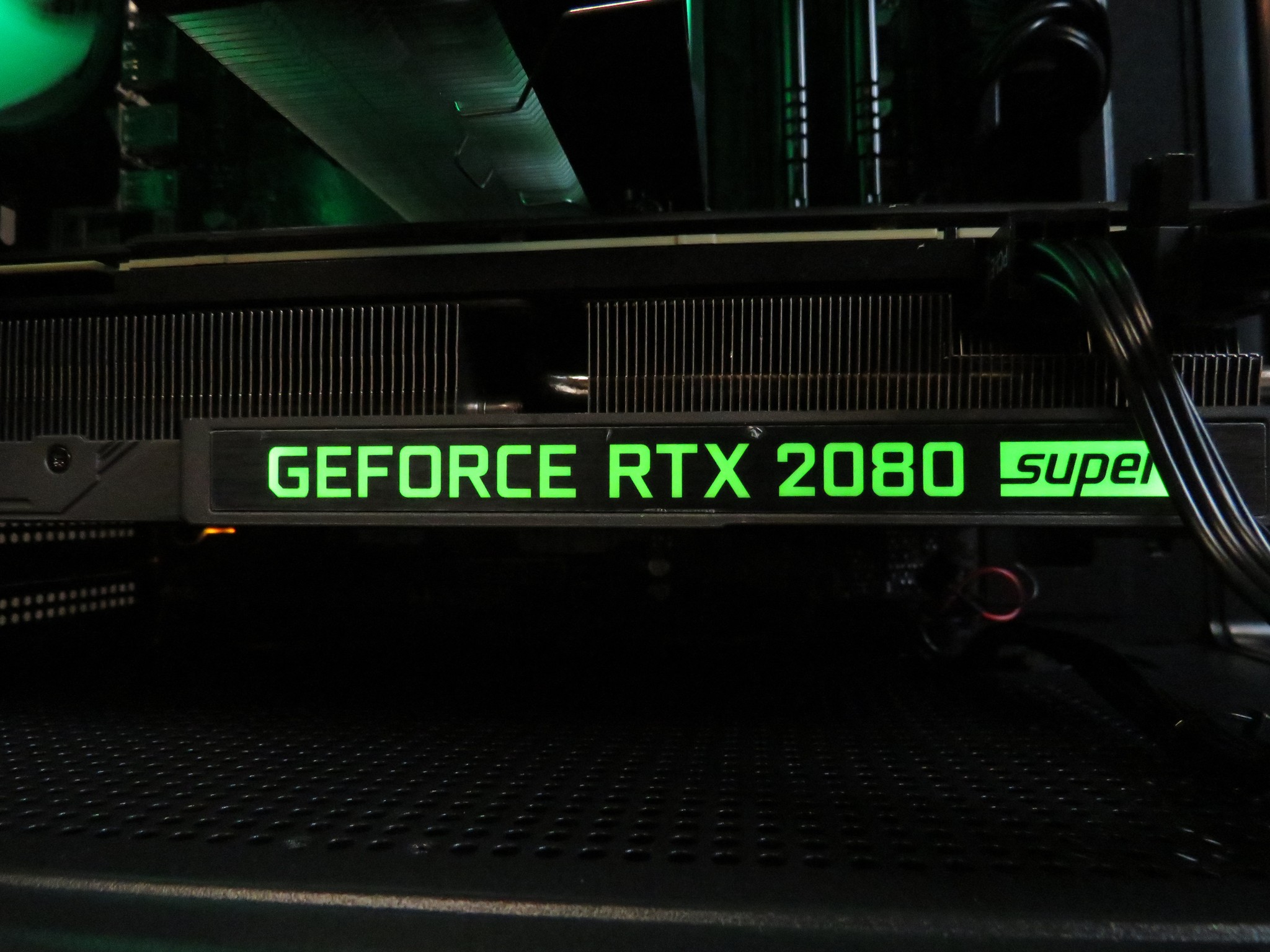 Amazing Mid-Range Gamer: Ryzen 5 3600 + RTX 2080 Super + 16 GB DDR4 + 1 TB SSD