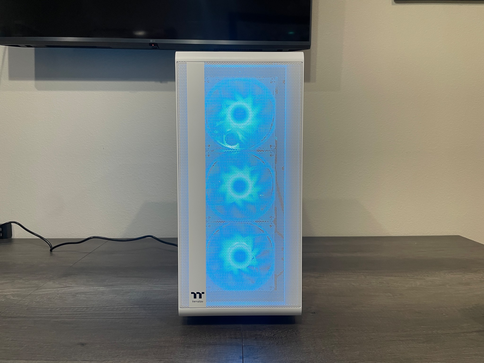 Custom White Gaming PC / ASROCK PG Velocita / Ryzen 7 3700X / RTX 2070 / 16GB / 1TB / Windows 11 Pro