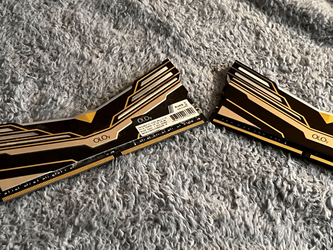 OLOy 16 GB 3200 Mhz RGB Memory