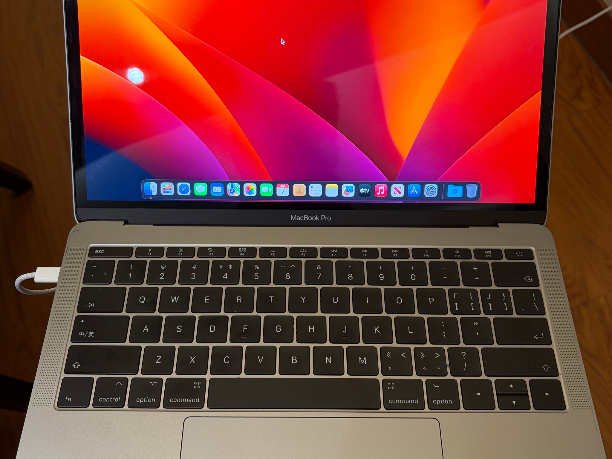 Apple Macbook Pro 13-inch 2017 (Dual-Core i5, 16GB RAM, 256GB SSD, Two Thunderbolt 3 Ports)