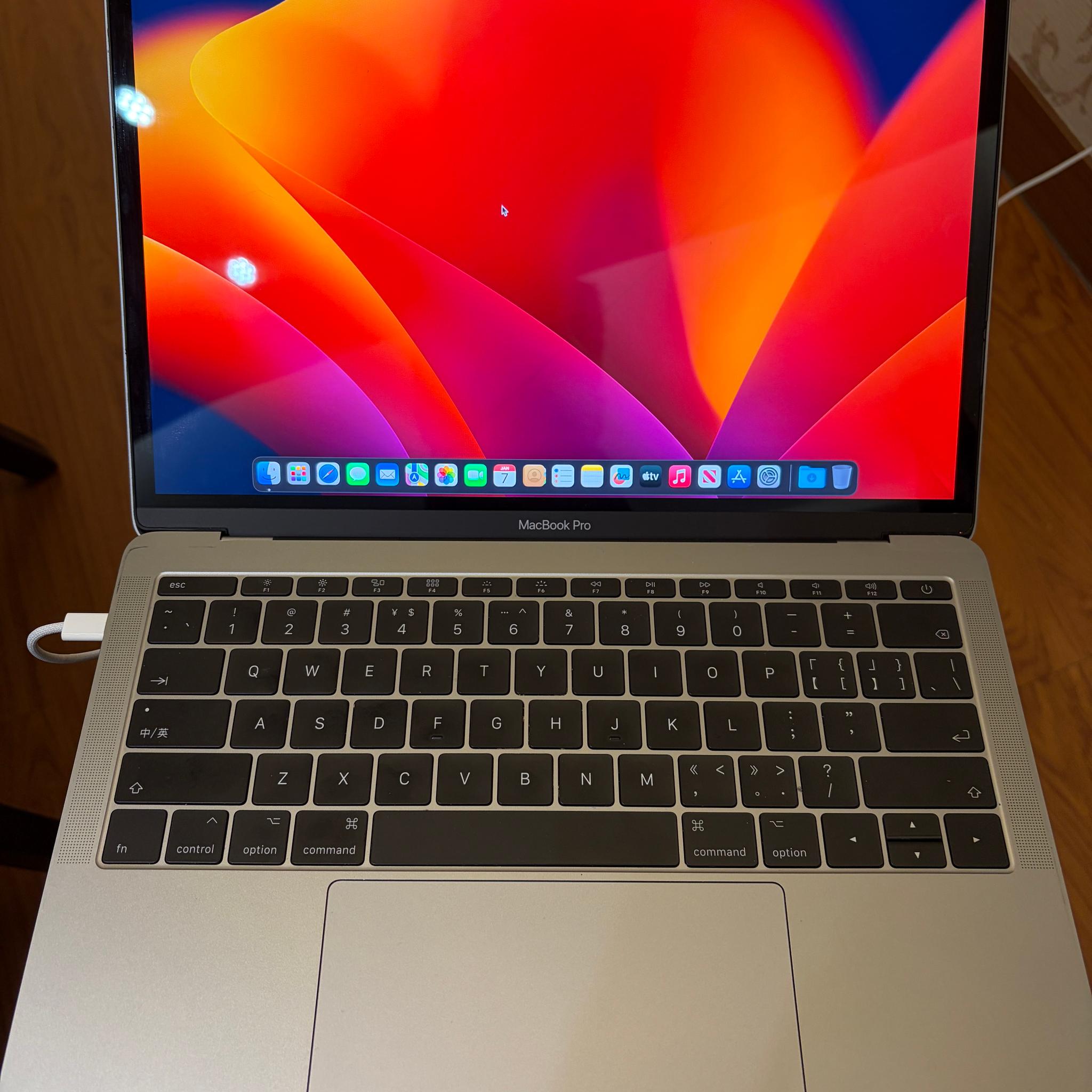 Apple Macbook Pro 13-inch 2017 (Dual-Core i5, 16GB RAM, 256GB SSD, Two Thunderbolt 3 Ports)