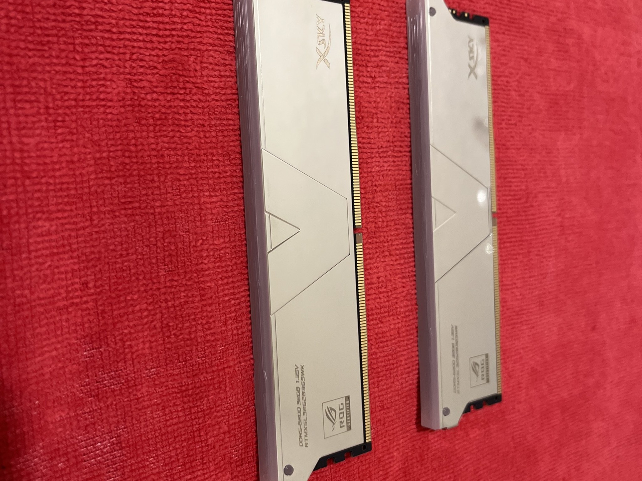 V-Color ROG Manta XSky DDR5-6200 64GB (2 x 32GB) U-DIMM RGB RTMXSL3262836SWK